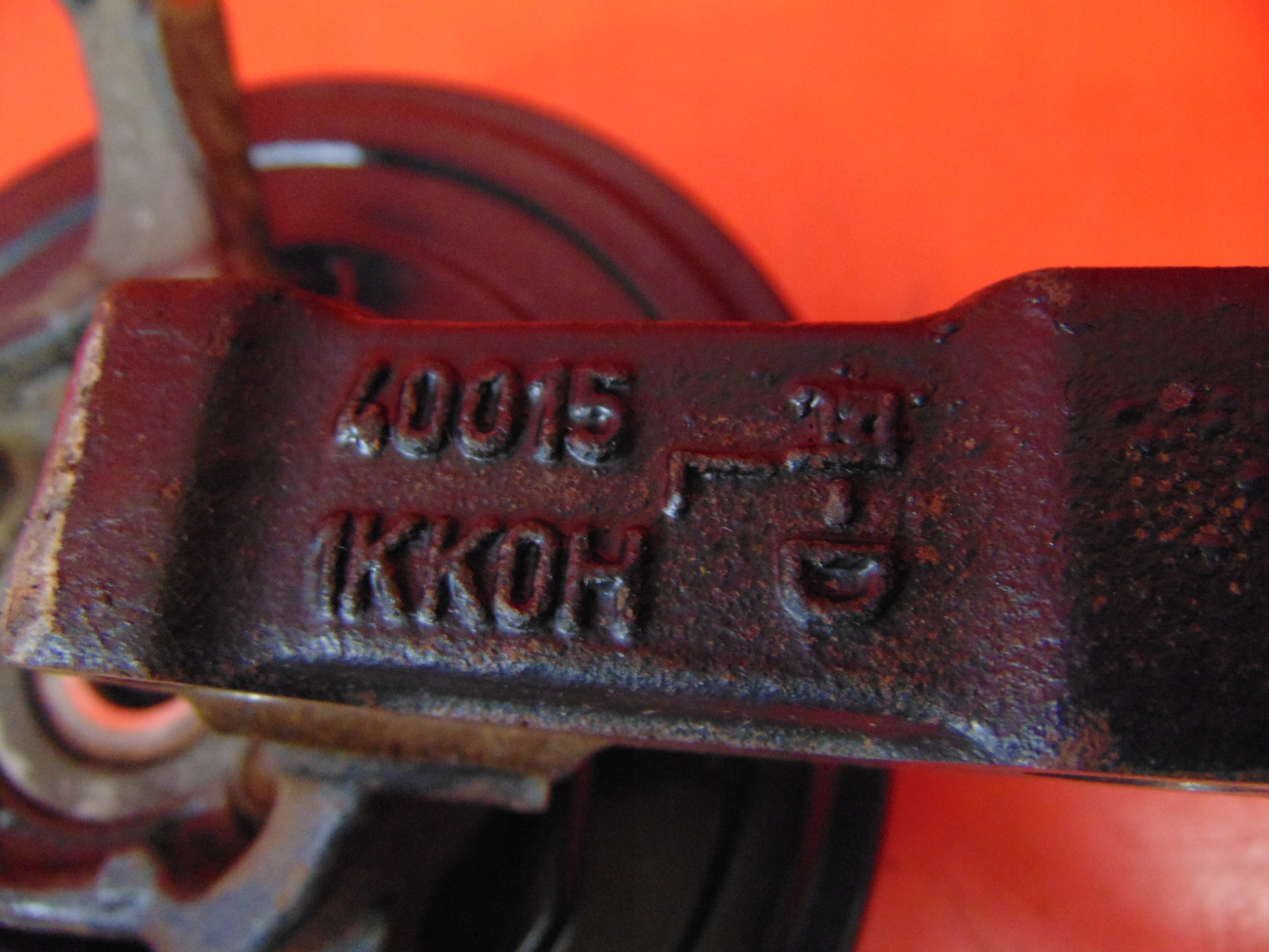 NISSAN JUKE and F15 1.5 DCI swing left front