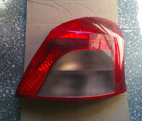 TOYOTA YARIS II 05-09 PRAWA TYLNA LAMPA ORYGINAŁ