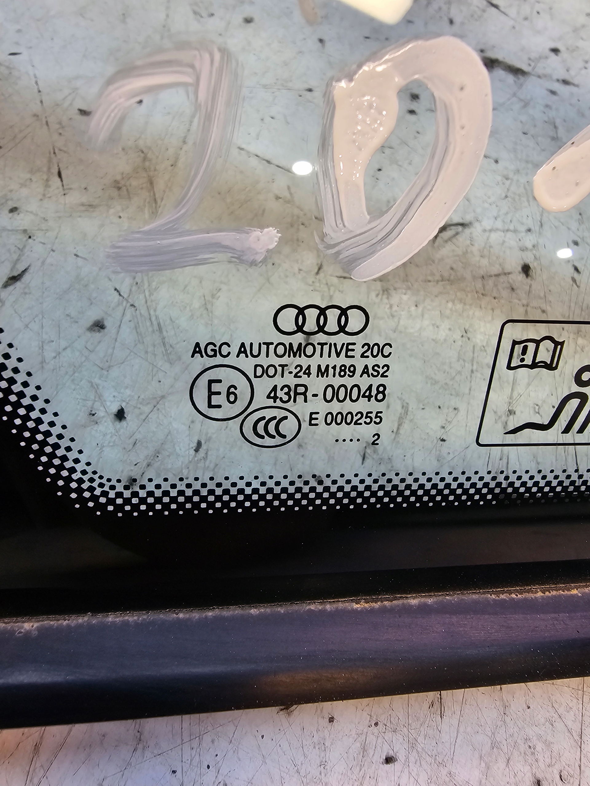 window bodywork AUDI A4 B8 8K5 sedan CHROM left rear part 2012R original !!!