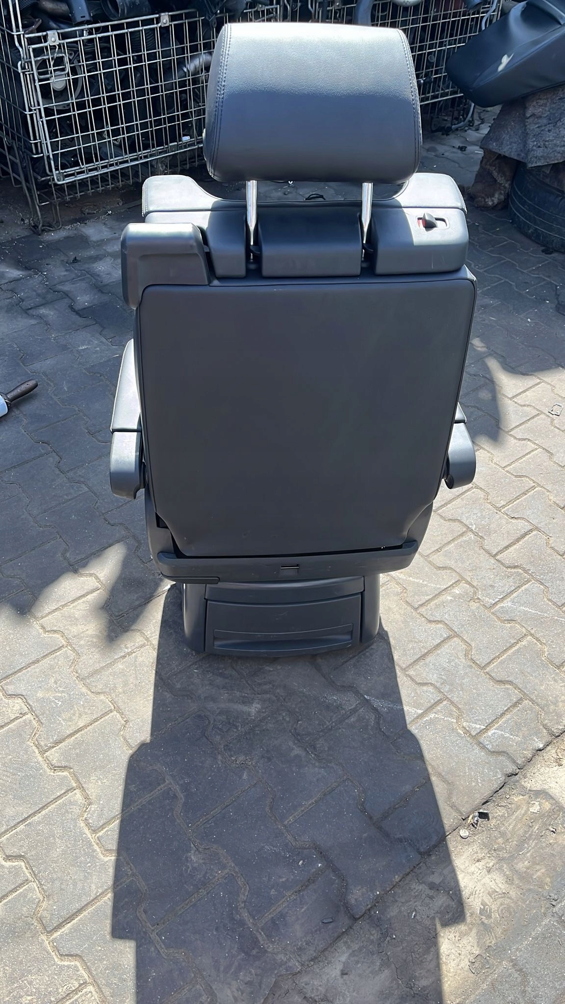 Sitz drehend ALCANTARA Leder VW T6 MULTIVAN EDYCJA 30 WERSJA KIDS
