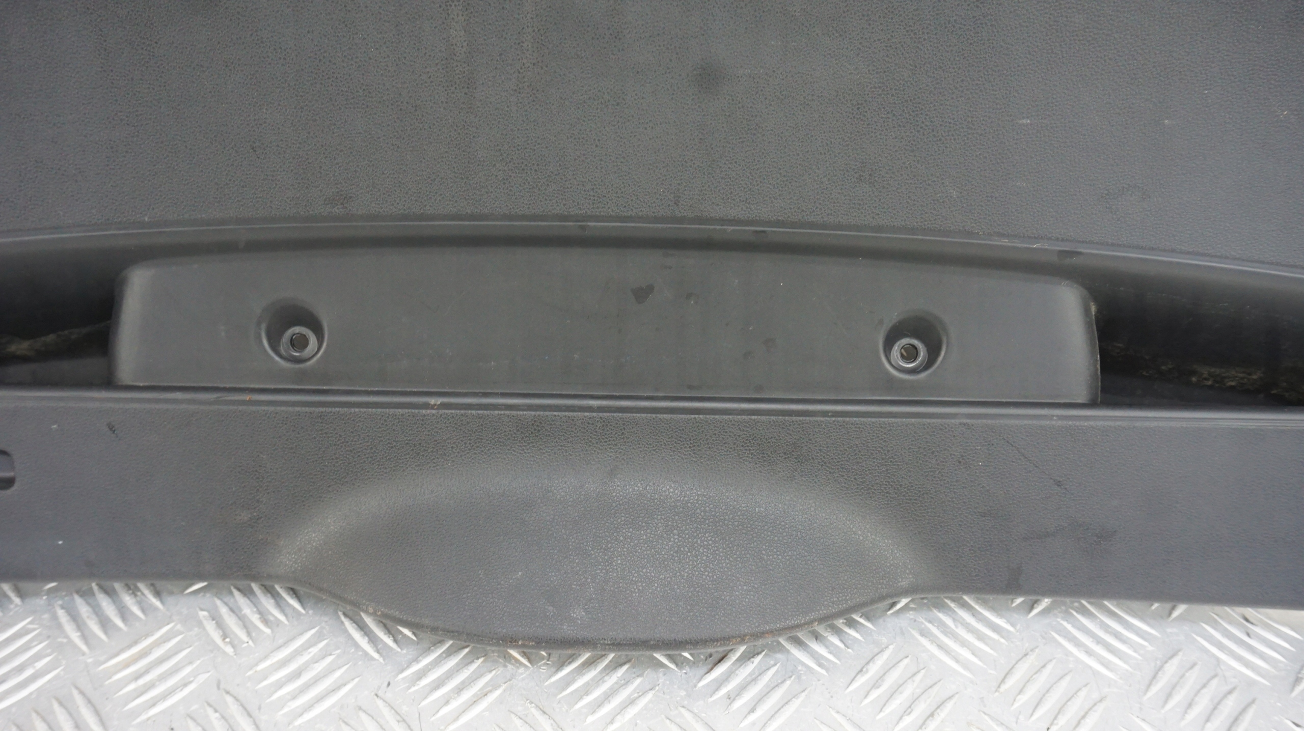 BMW E87 TAPICERKA KLAPY BAGAŻNIKA 7060637 Producent części BMW OE