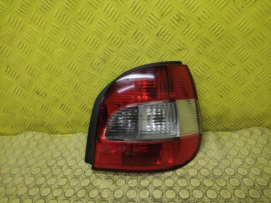 RENAULT SCENIC and light right rear part