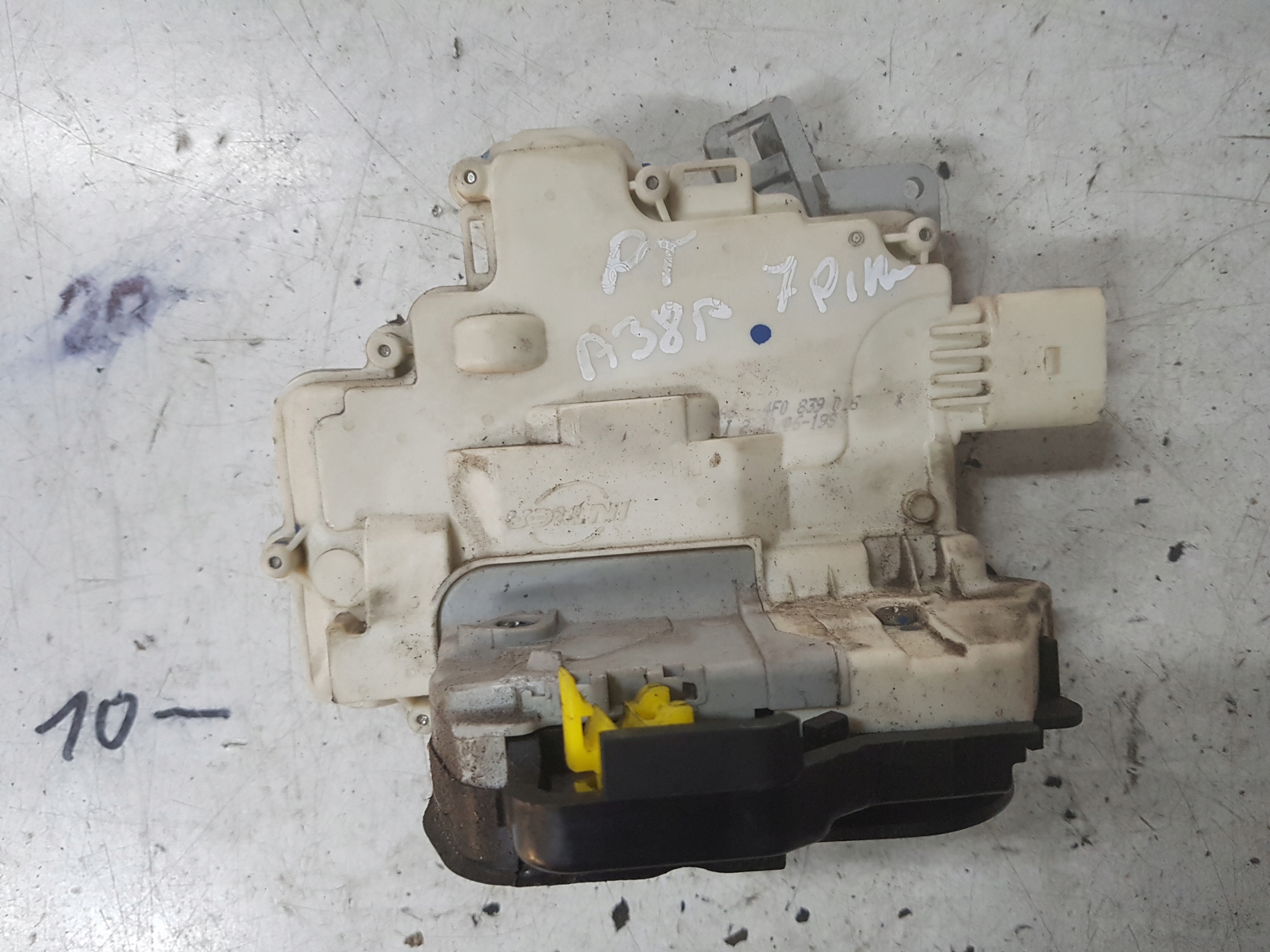 AUDI A3 8P 04-12r ZAMEK DRZWI PRAWY TYŁ 7 PIN