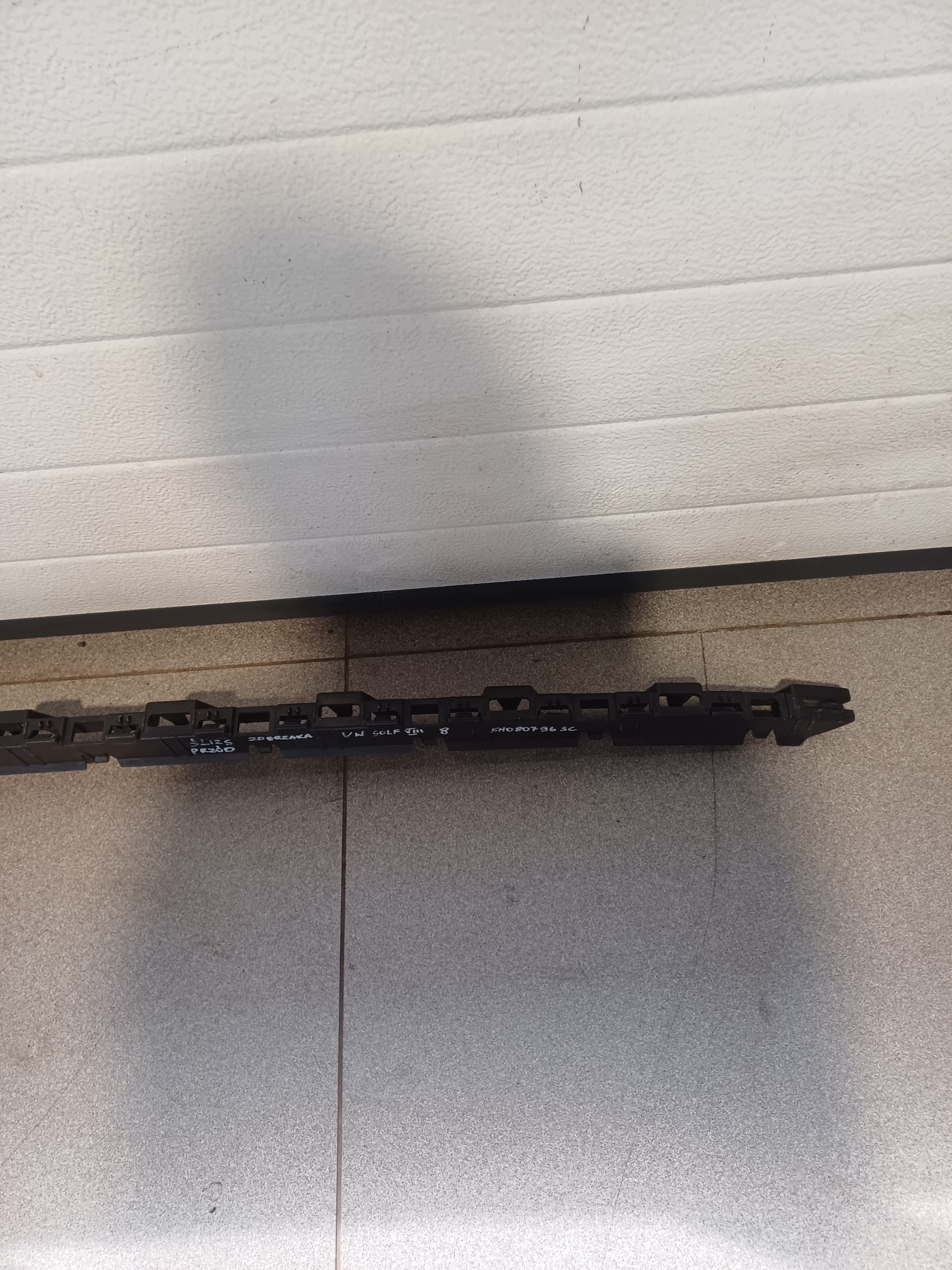 support console pare choc avant avant VW GOLF 8 VIII 5H0807963C
