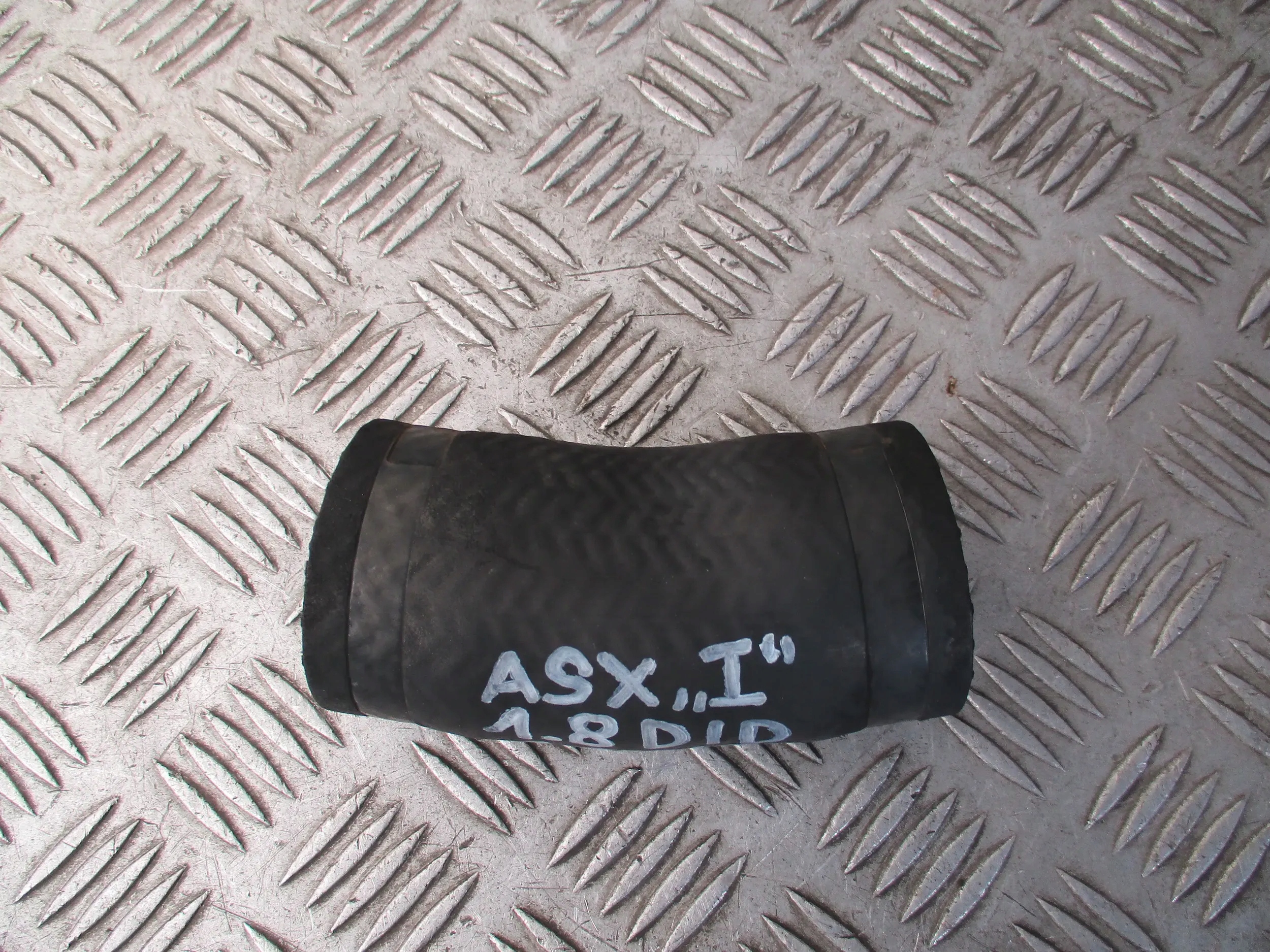 труба Воздух mitsubishi ASX 1.8 DID 10-16r