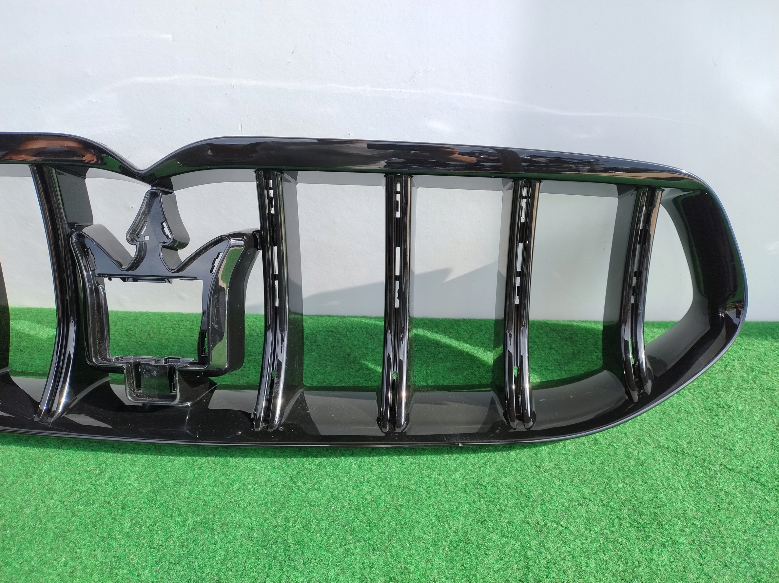 MASERATI GRECALE nová original maska 670170829 DMH1