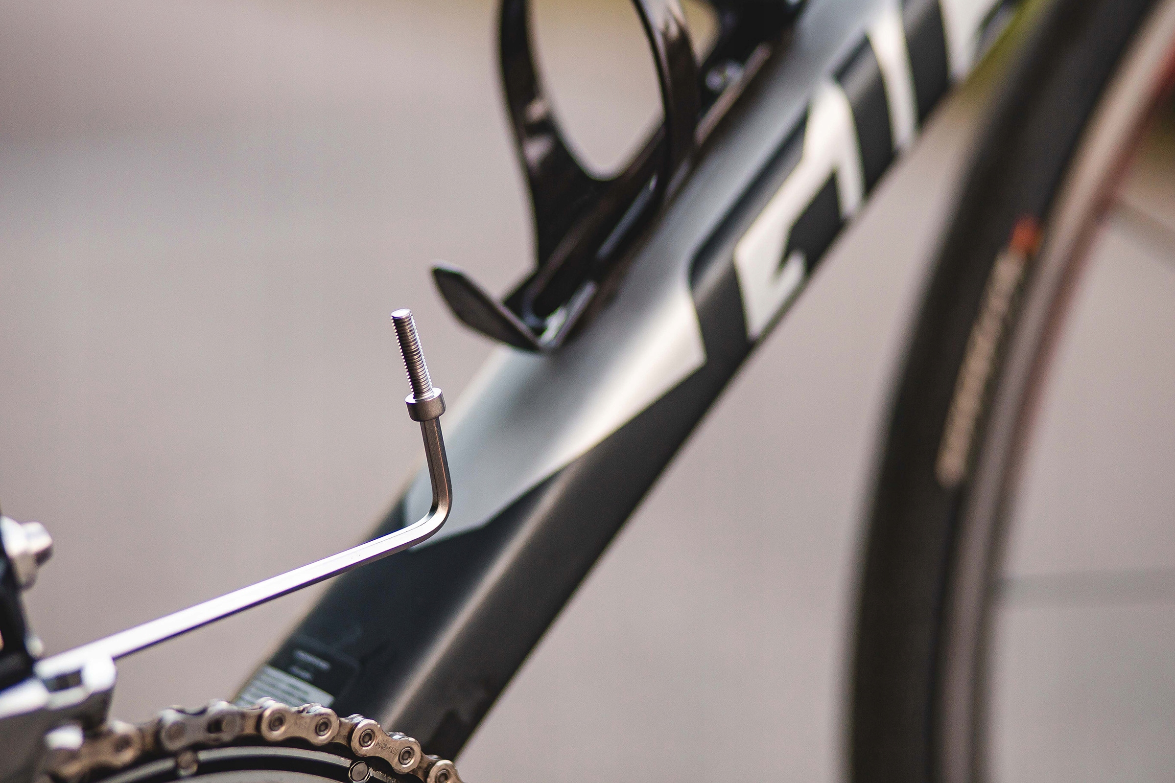 Śruby do mocowania koszyka na bidon do roweru 2szt Waga 10 g