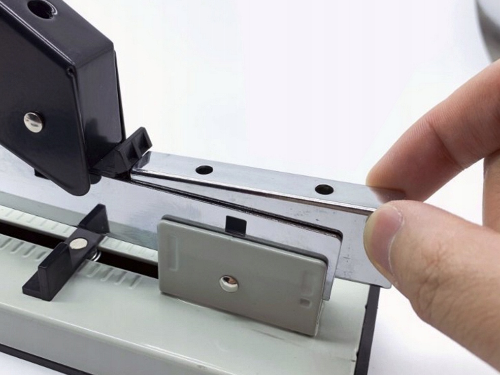 ZSZYWACZ BIUROWY DO PAPIERU DUŻY SOLIDNY Kod producenta 01505