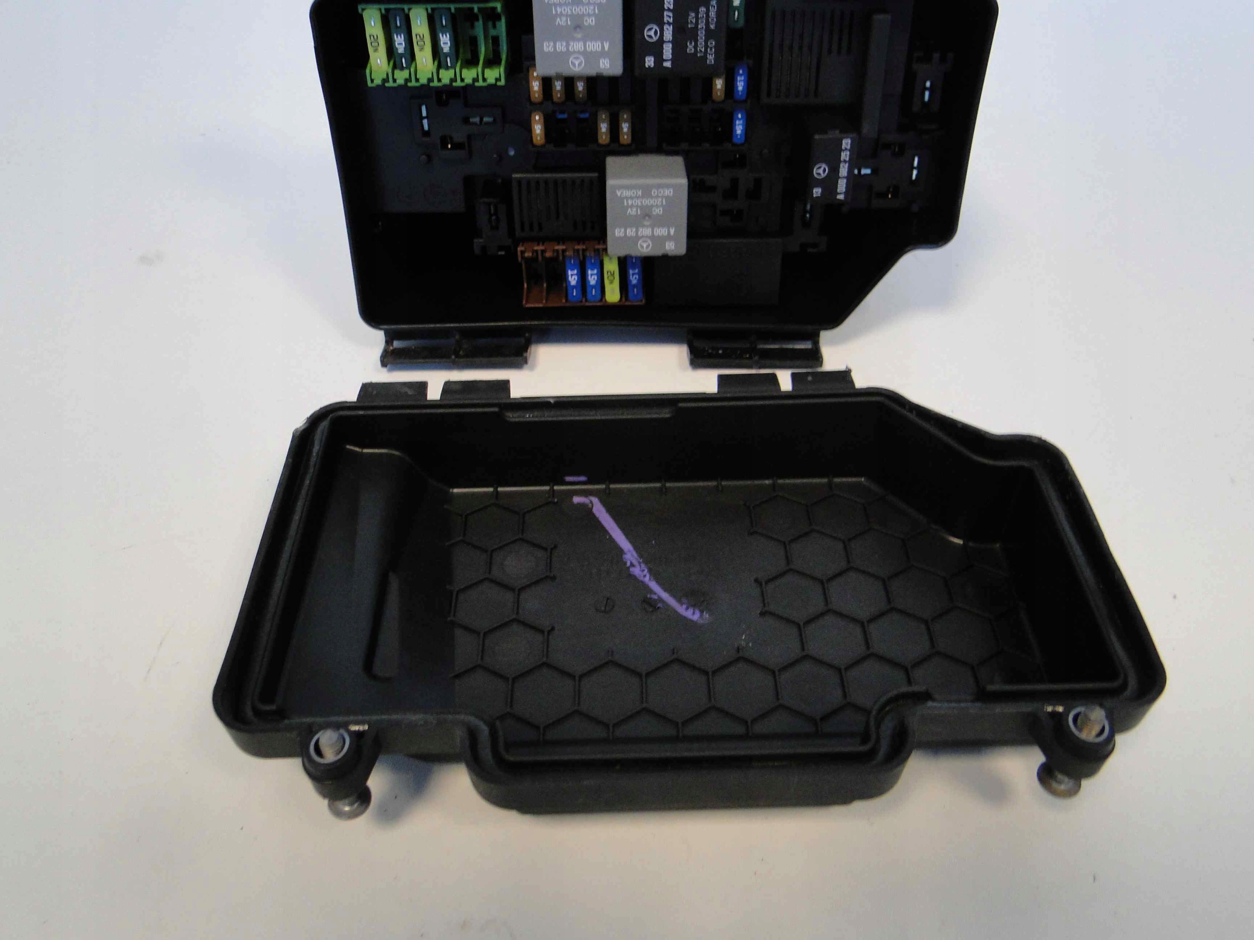 MERCEDES C KLASA W205 205 SKRZYNKA BEZPIECZNIKÓW Typ samochodu 4x4/SUV Samochody osobowe