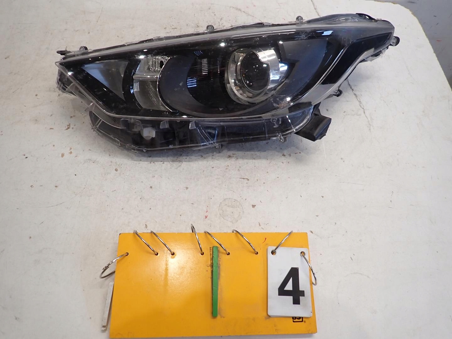 light front front left TOYOTA YARIS IV 2020