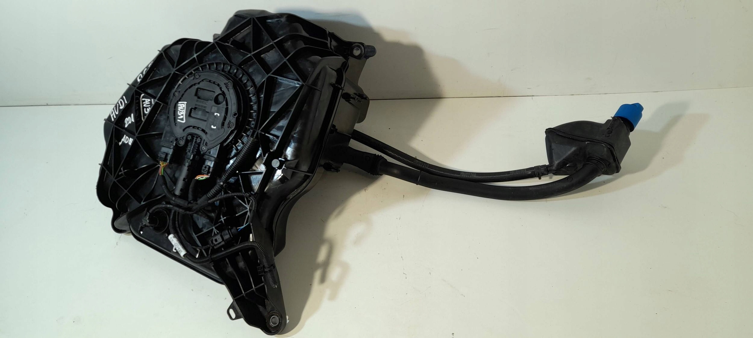 Audi A6 C8 4K serbatoio z Pompa AdBlue 4K0131878 (AU31)