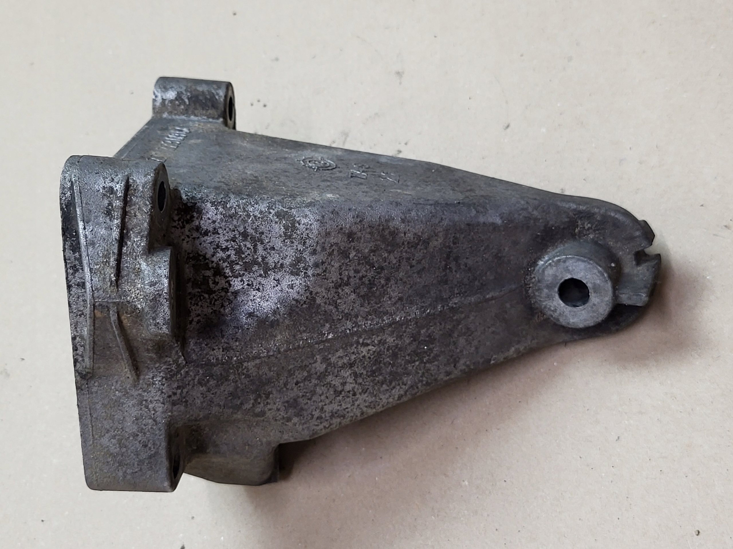 holder engine mount MERCEDES C W203 1.8 compressor; M271 OE EUROPA