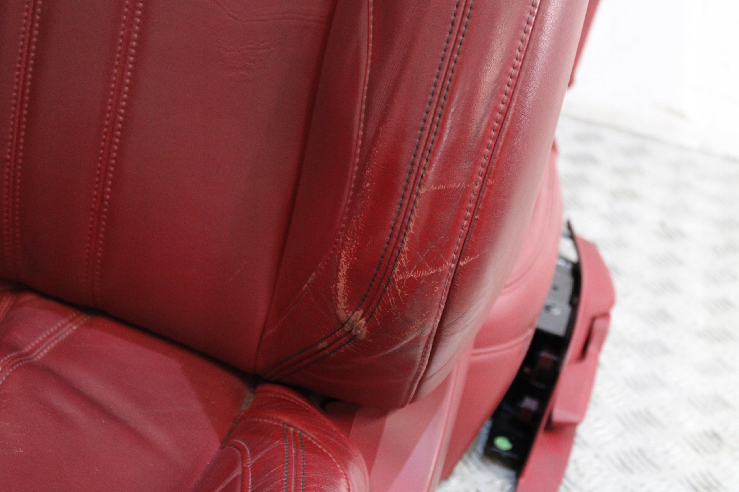 seats inner leather red MASERATI LEVANTE M161