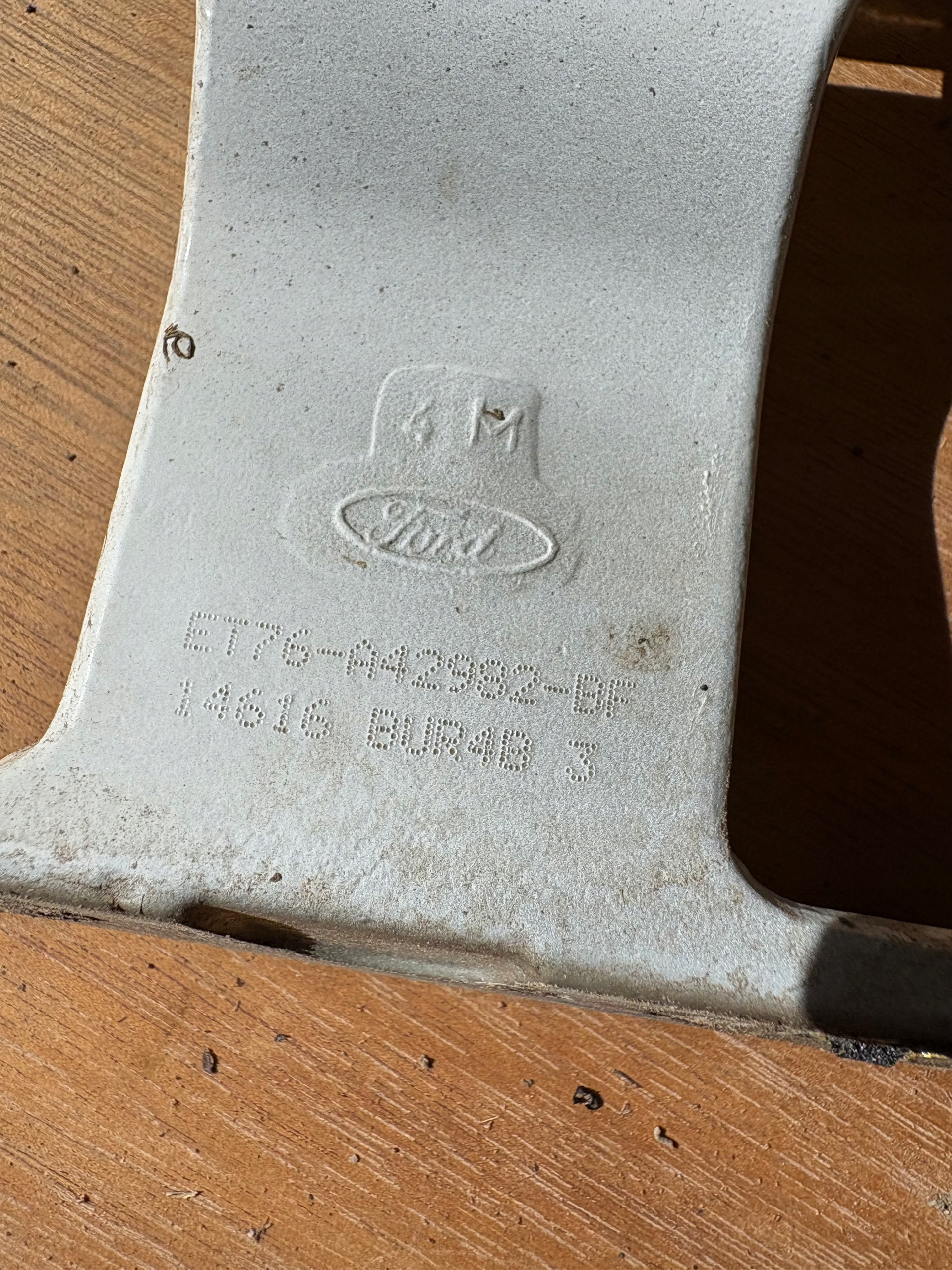 TRANSIT COURIER 2014- hinge door rear part left upper Et76-a42982-bf