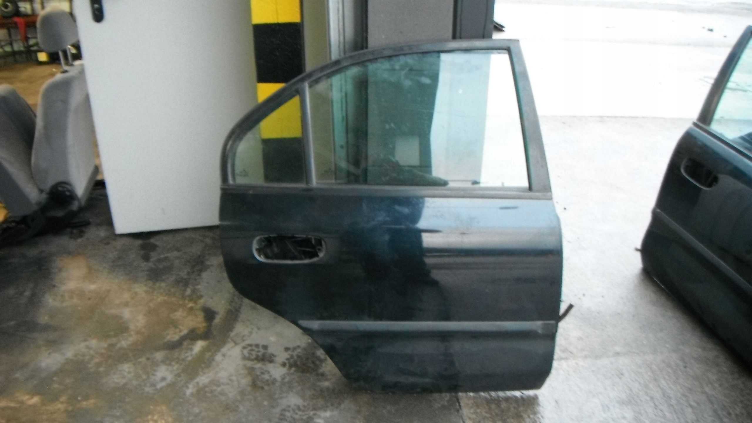 MITSUBISHI CARISMA 4D SEDAN 95- DRZWI PRAWE TYLNE