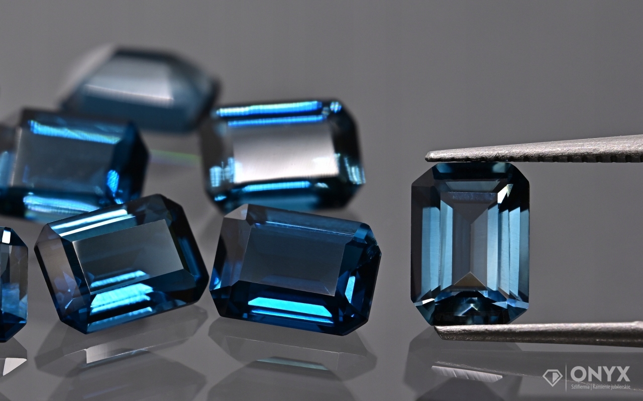 Topaz London Blue fazetovaný oktagon 8x6 mm