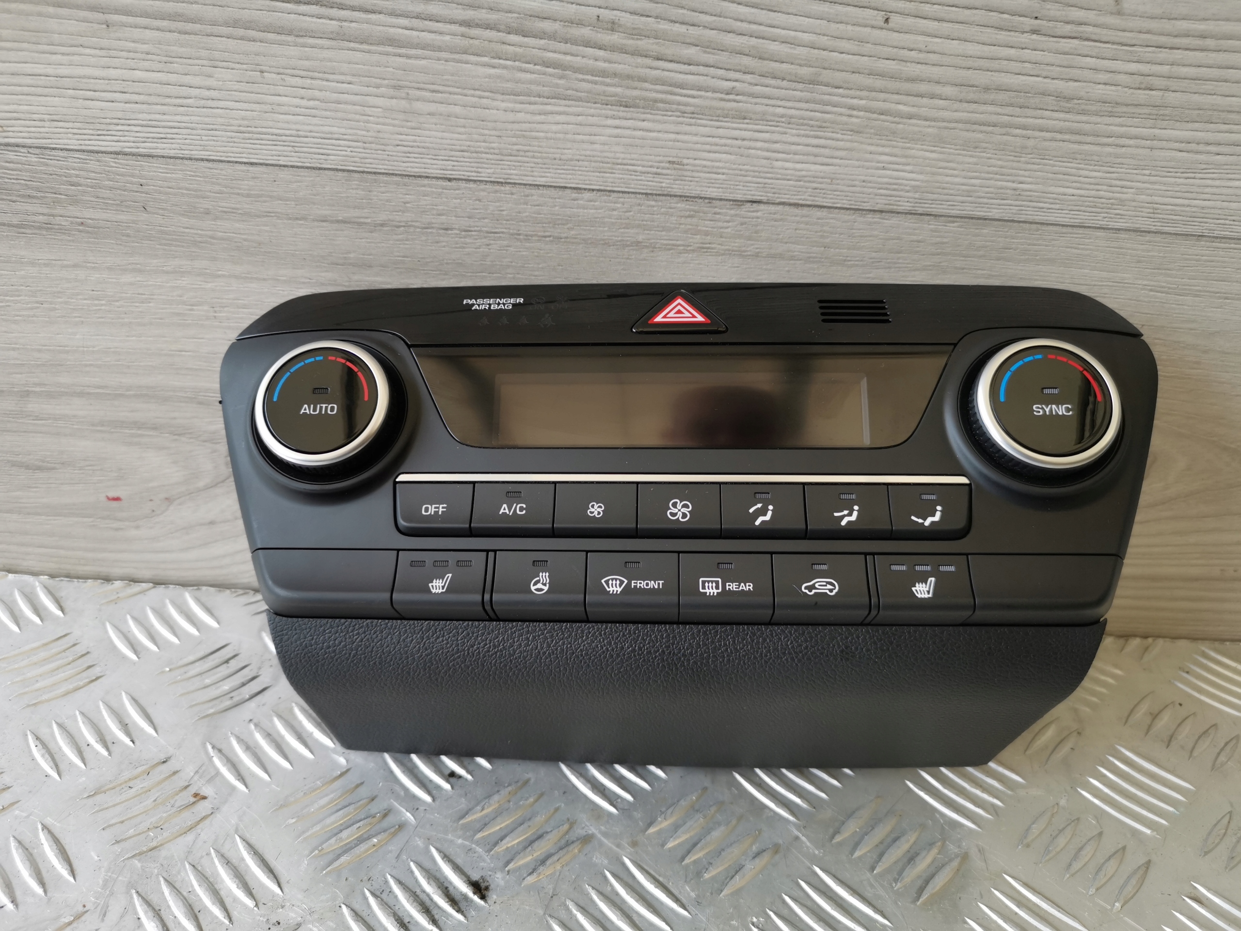 HYUNDAI TUCSON II III LIFTPANEL KLIMATYZACJI GRZANE FOTELE KIEROWNICA Numer katalogowy części 97250-D7FH0 KL