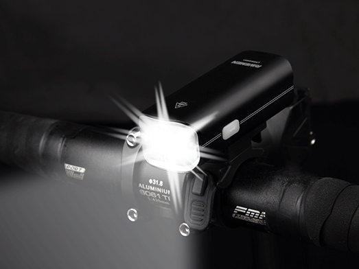 Lampa przednia Ravemen LR-800P LED 800 lumenów 2,6Ah pilot przewodowy Kolor dominujący czarny