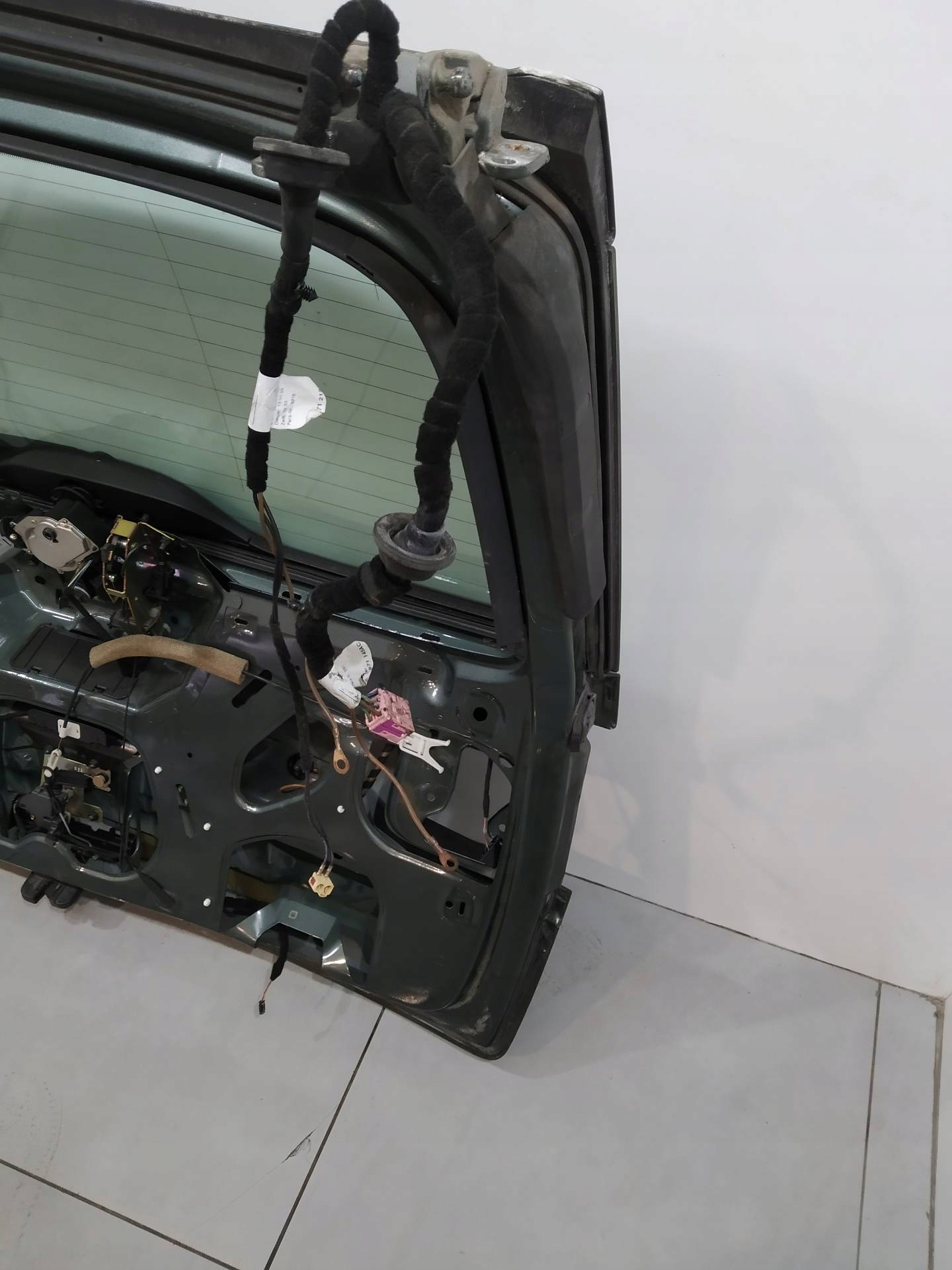 boot door window VW Volkswagen Touareg and (2002-2010)