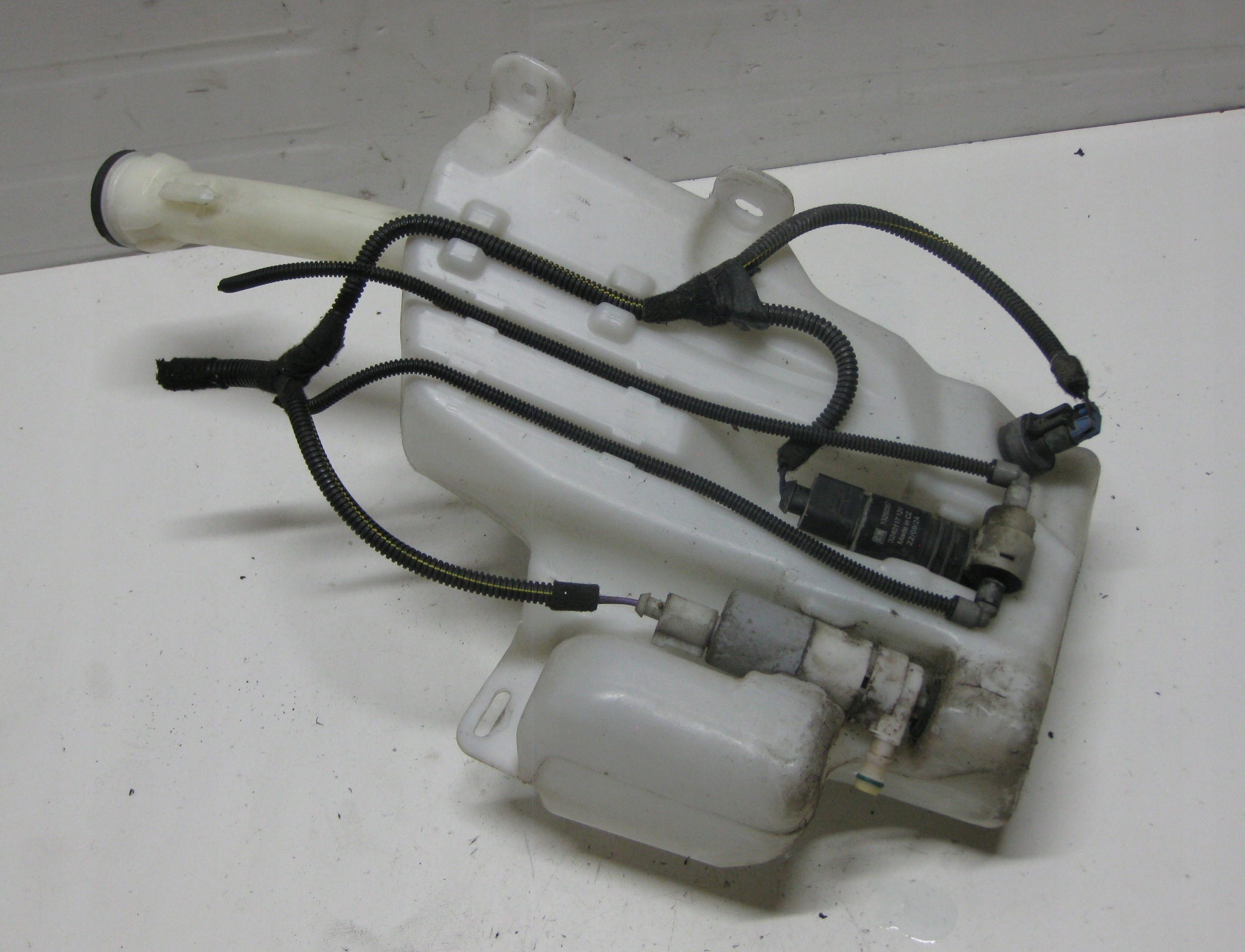OPEL INSIGNIA A washer fluid tank POMPKI 13240935