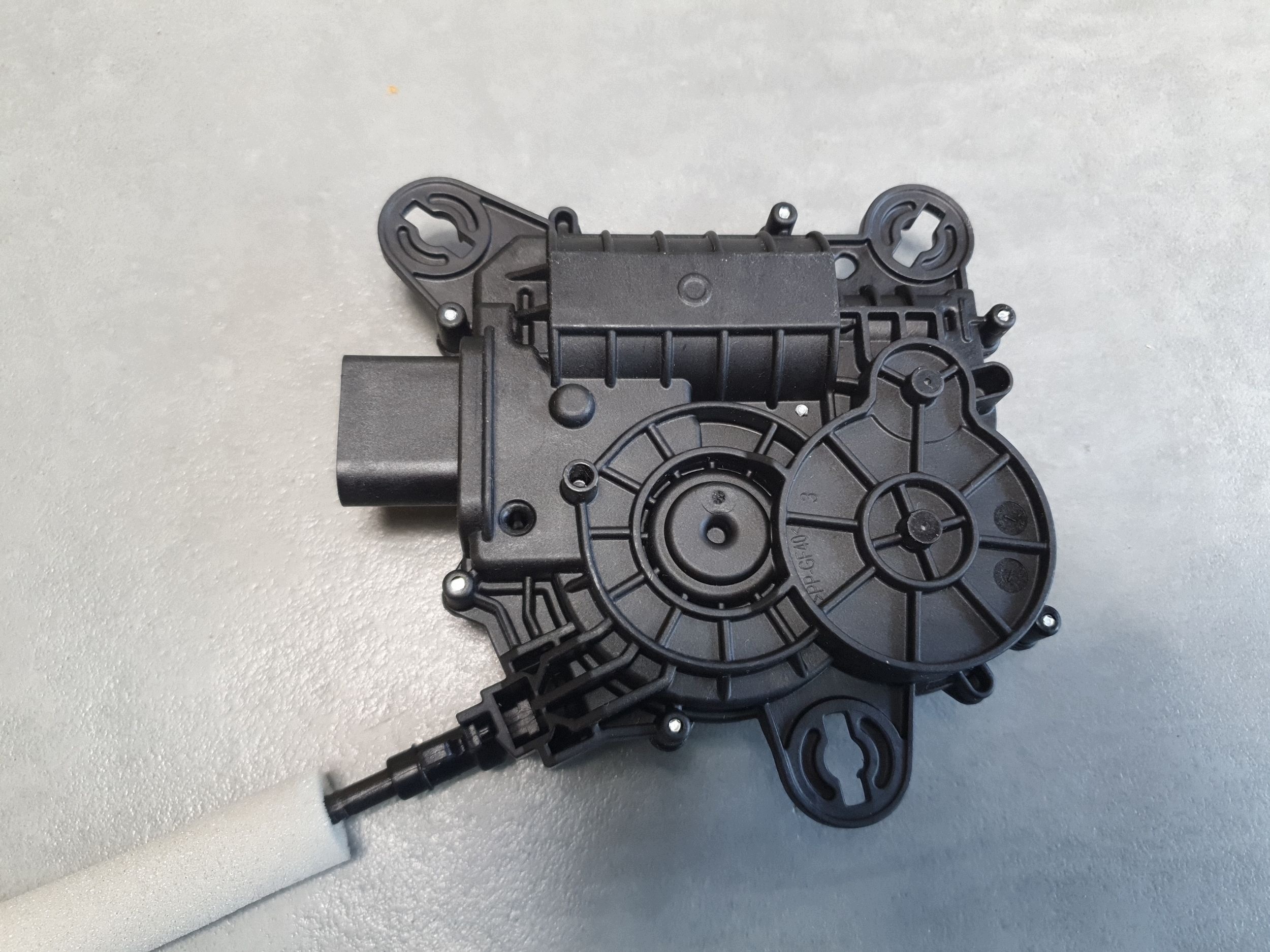 Audi Q6 e-tron dociag du capot coffre 1T3827887B