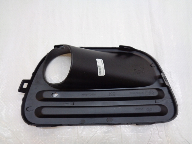 CITROEN BERLINGO IV KRATKA RAMKA HALOGENU LEWA NOWA Strona zabudowy przód