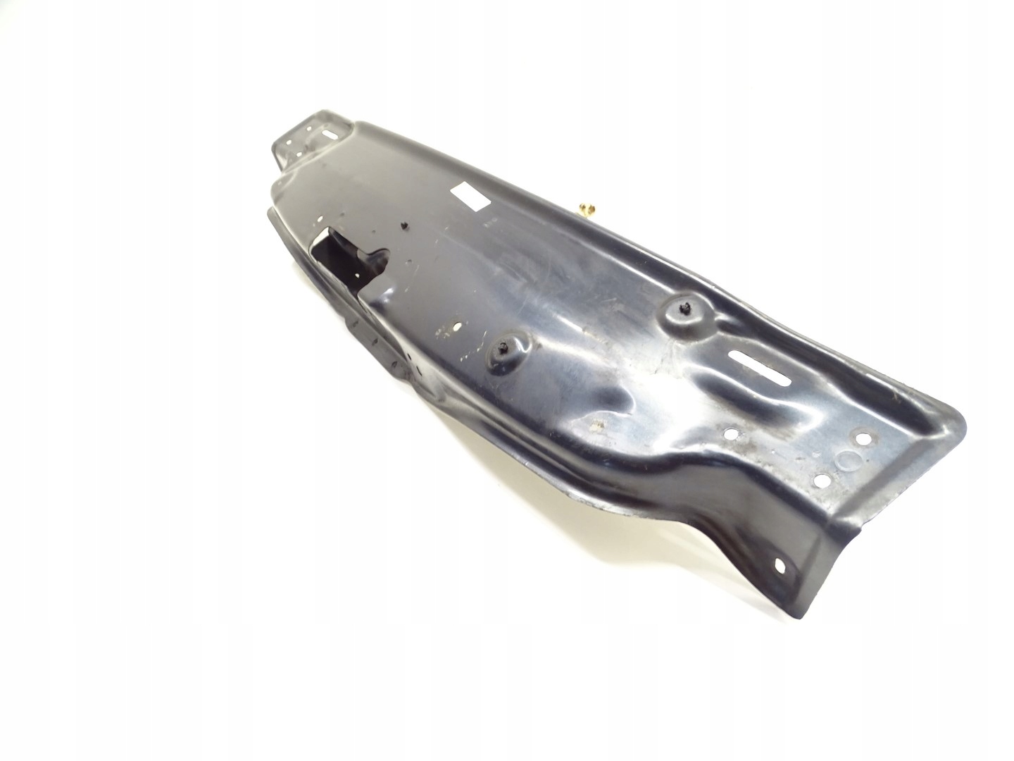 držák stěny předního předek VW AMAROK a 2H 2H0805565