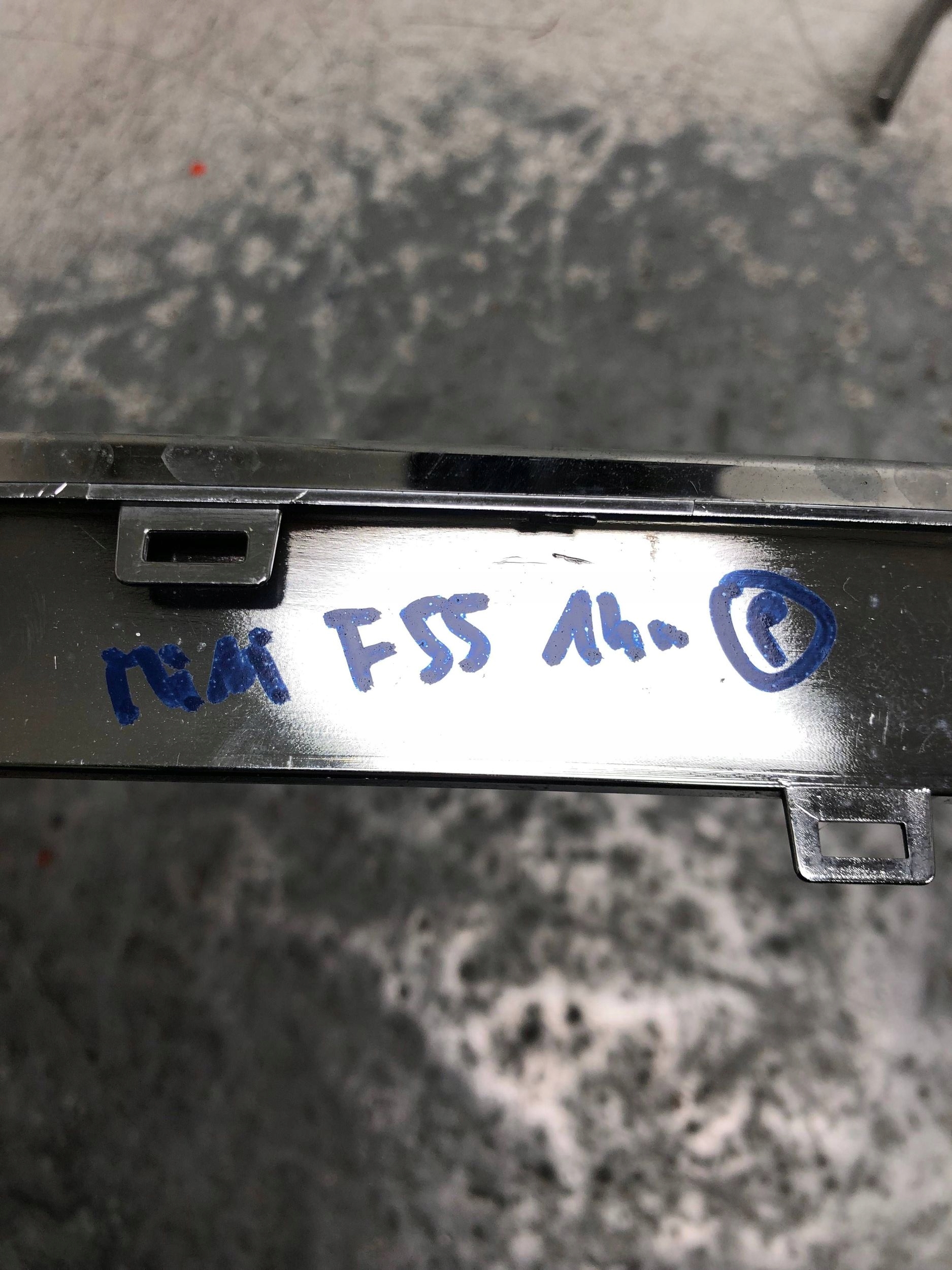 moulding CHROM GRILLA MINI F55 258918-10