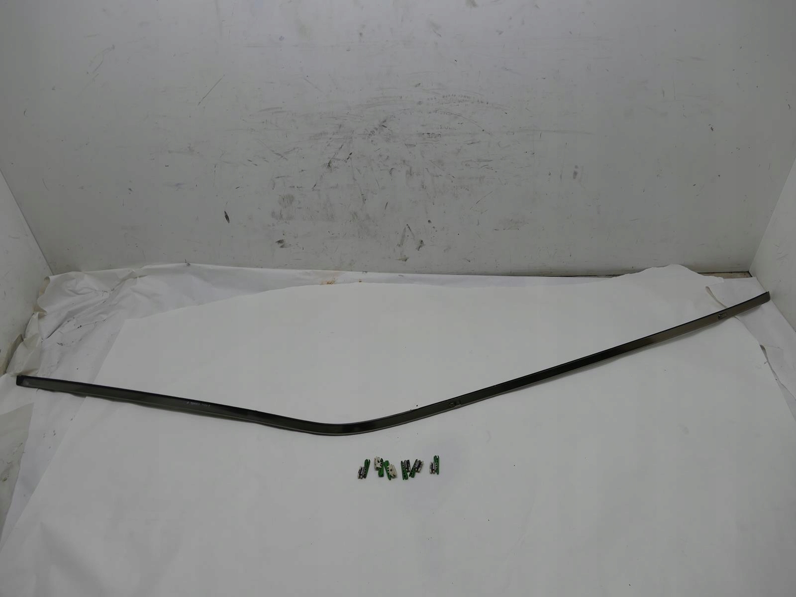 MERCEDES E W124 COUPE LISTWA DACHOWA PRAWA CHROM