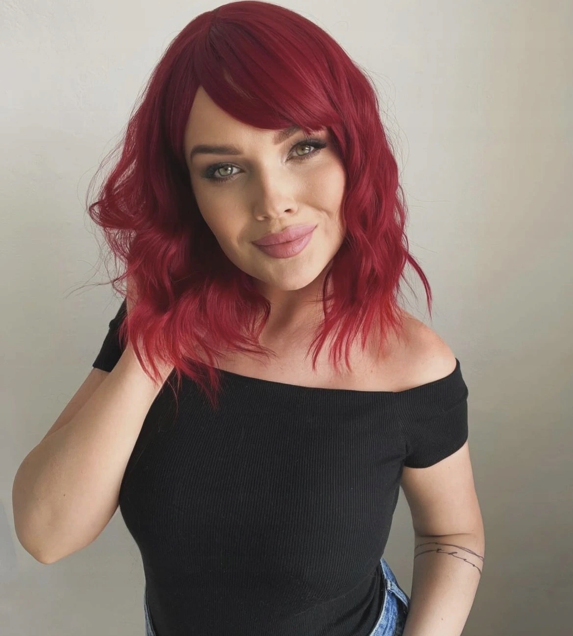 Rudá paruka Belinda s ofinou