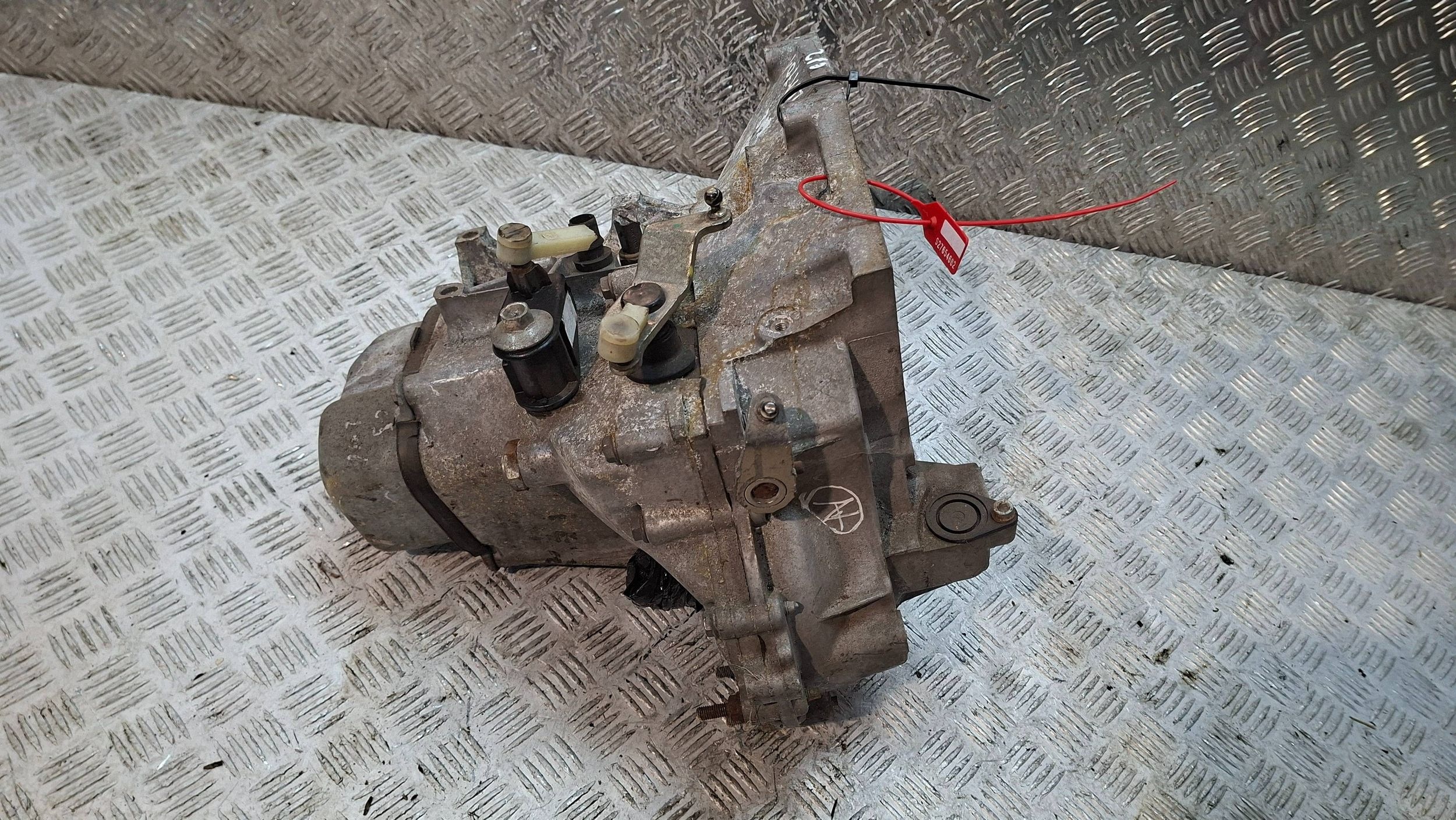 getriebe 20A701PEUGEOT 208 1.2 VTI 2012