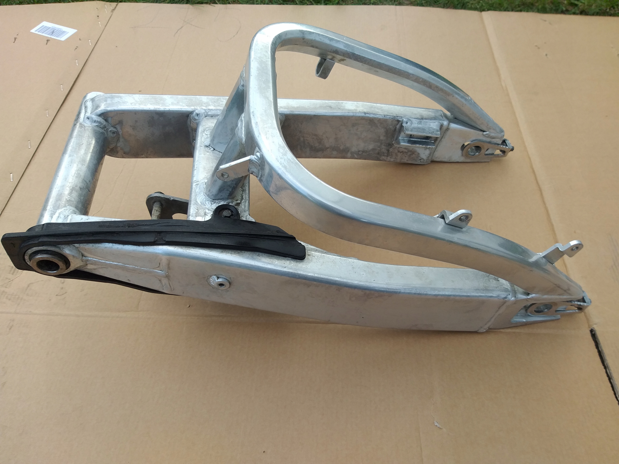 HONDA CBR 900RR SC33 WAHACZ TYŁ NAPINACZE ŁAŃCUCH