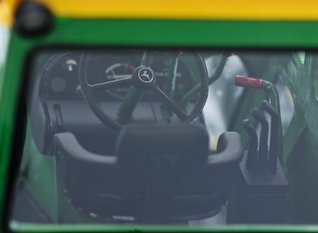 Model kolekcjonerski Ciągnika John Deere 7520 1:32 Marka Schuco