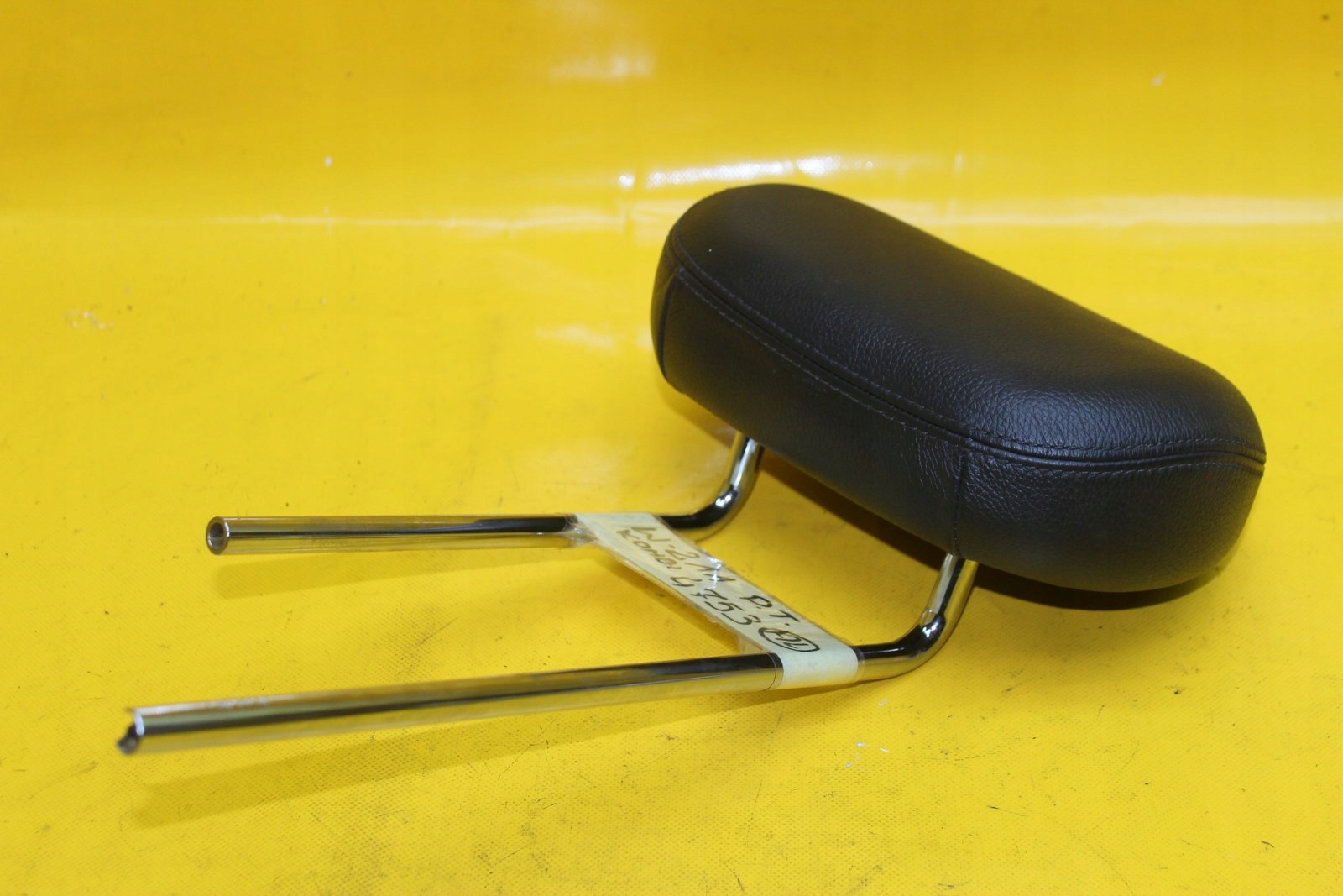 Подголовник правый задний MERCEDES W211 универсал кожа