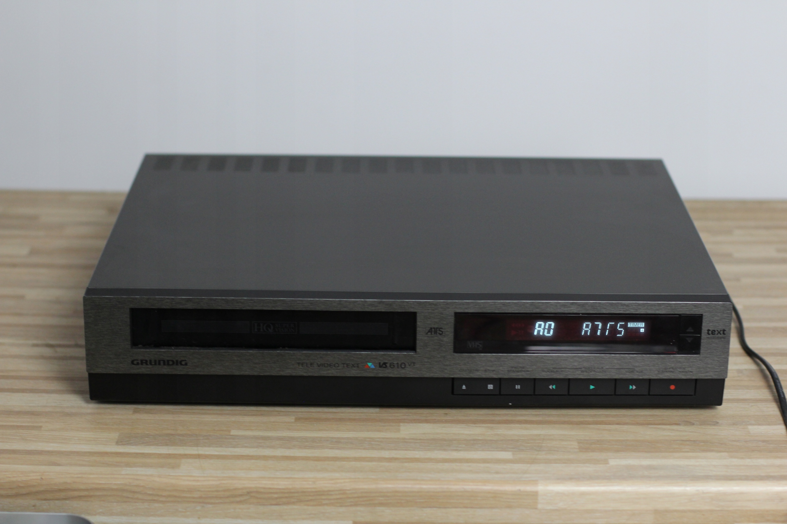 Grundig VS 610 magnetowid , uszk.