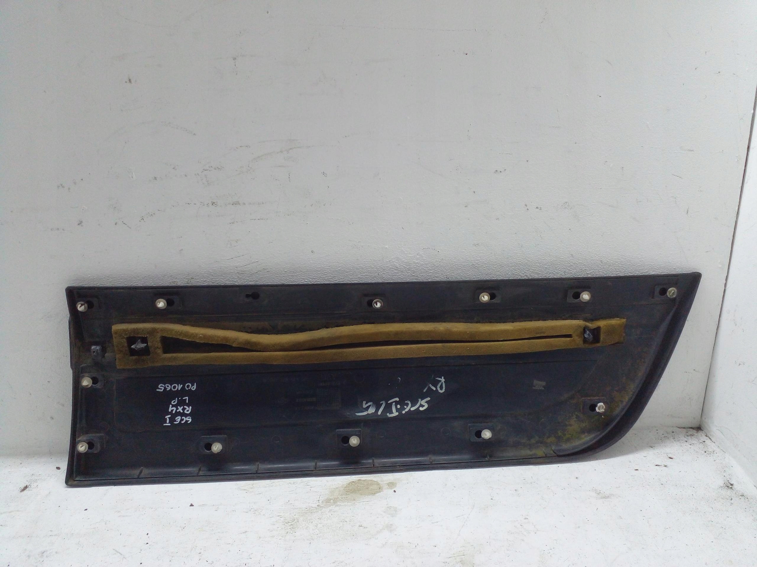 moulding door left front RENAULT SCENIC and RX4 96-03