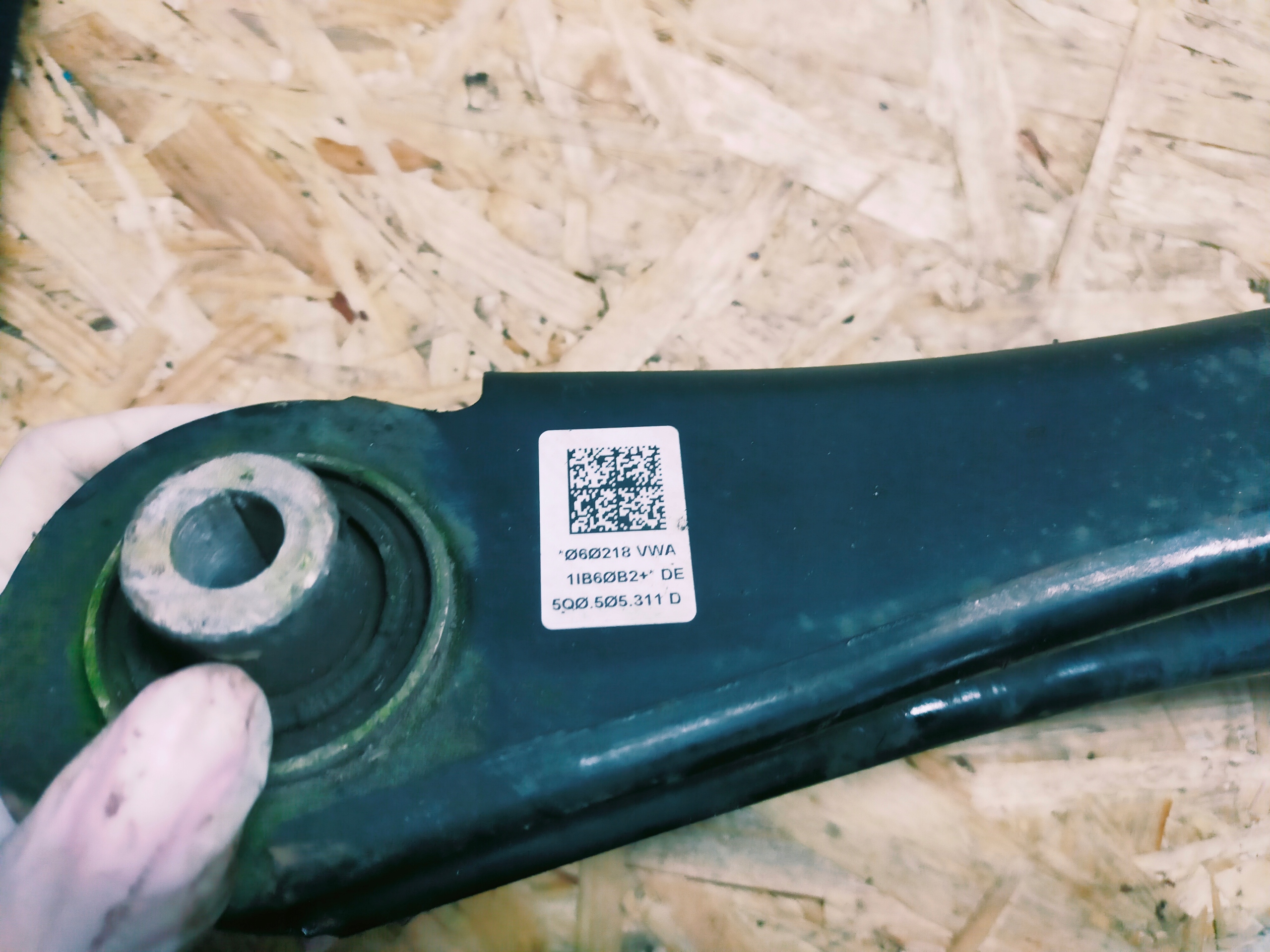 AUDI A3 8V QUERLENKER LINKS HECK 5Q0511540A