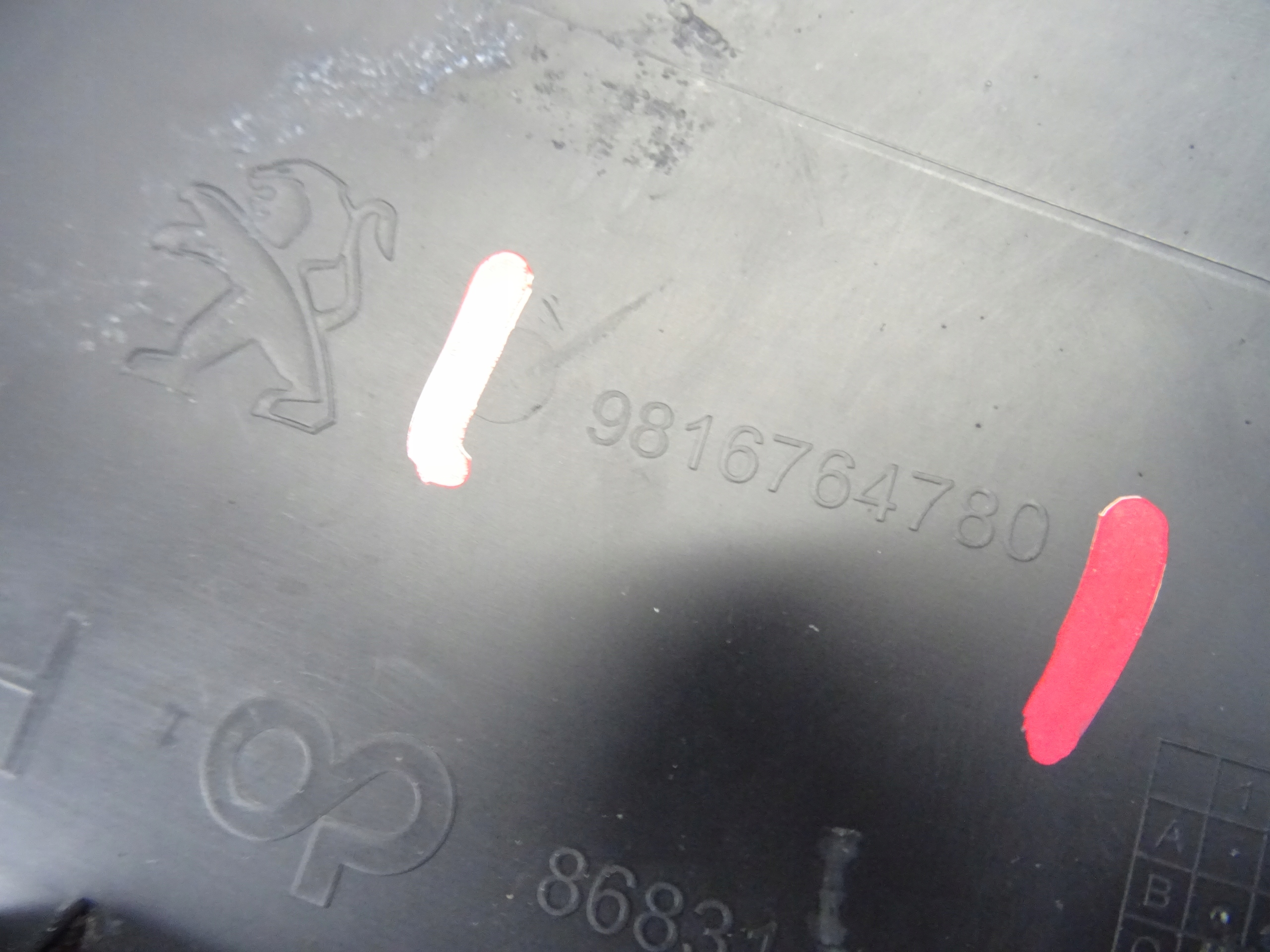 grid of a bumper front front right PEUGEOT RIFTER 9816764780