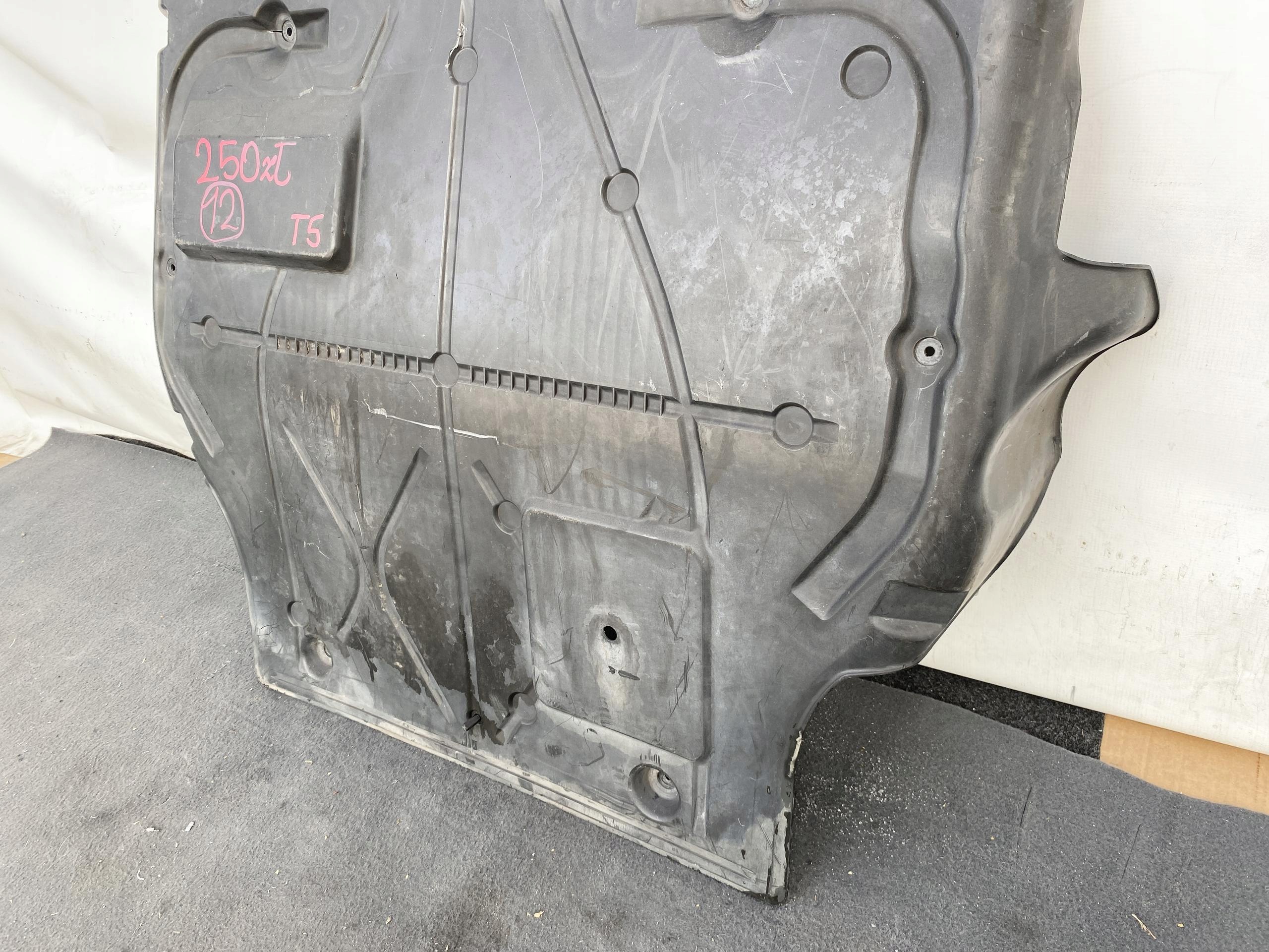 VW TRANSPORTER MULTIVAN T5 03- cover lower of the engine 7E0805685 originál