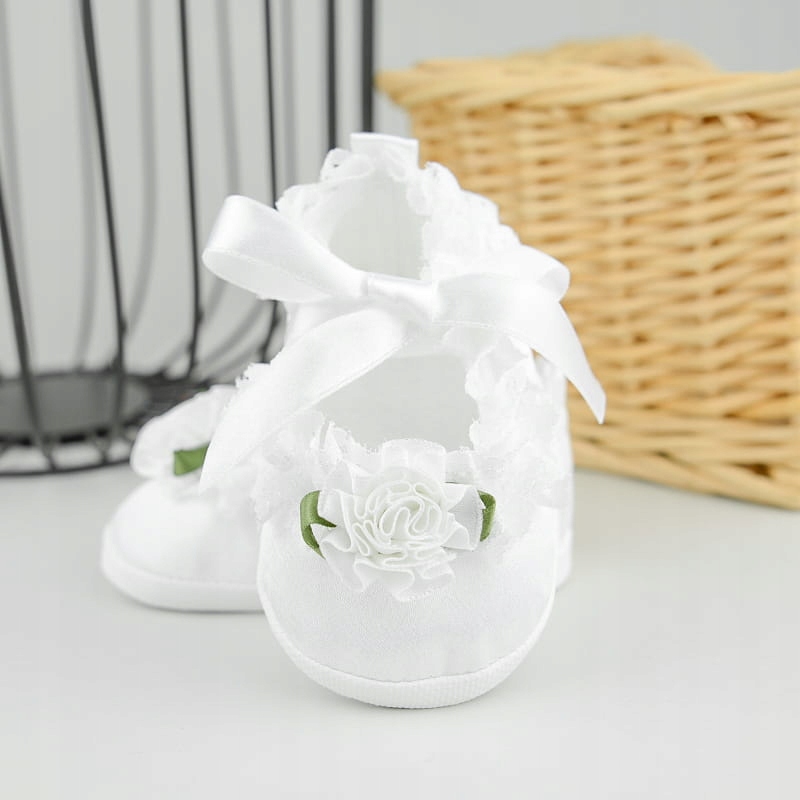 BIAŁE NIECHODKI NA CHRZEST NA LATO WIĄZANE Z BIAŁYM KWIATKIEM NA ŚRODKU 11 Marka Inna marka