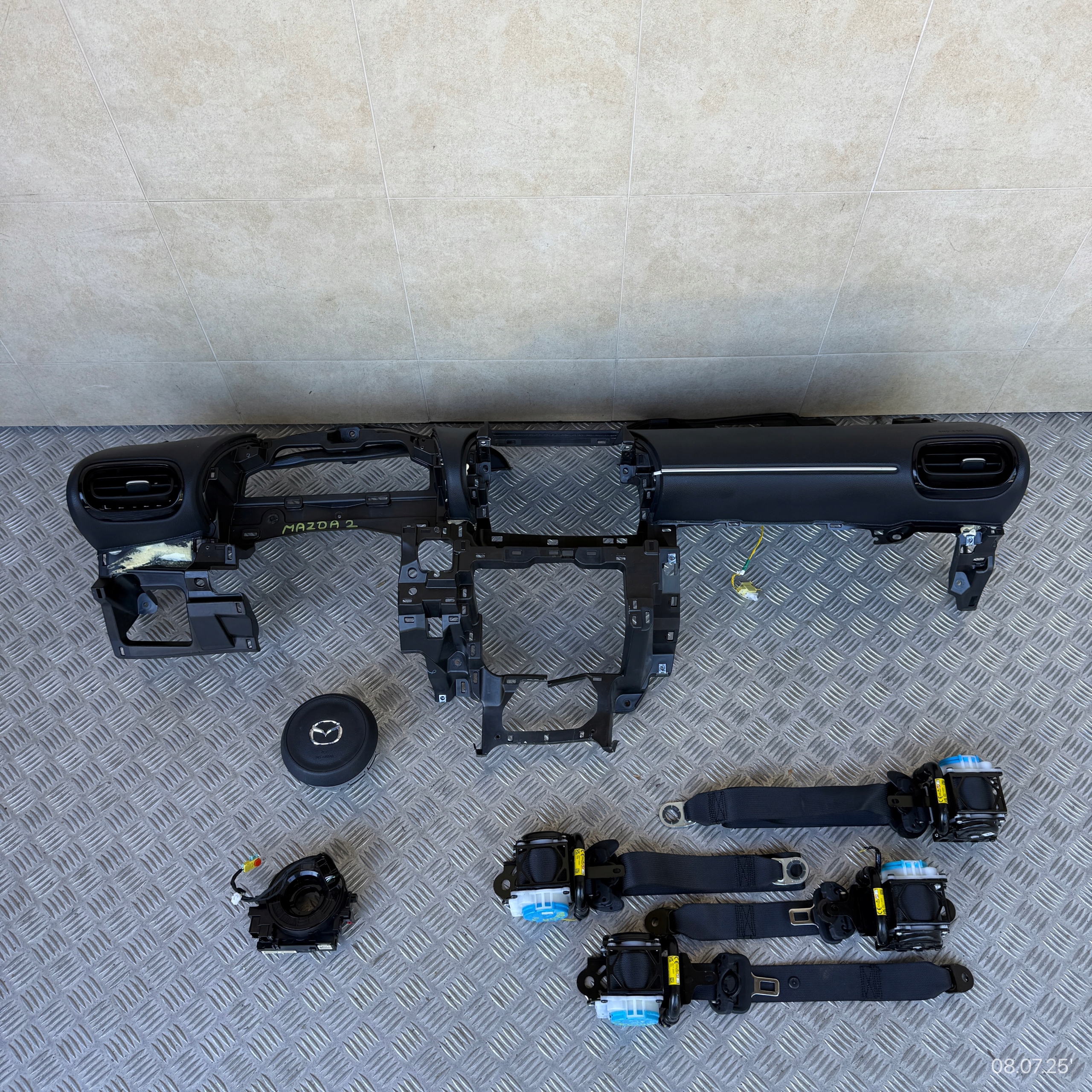 dashboard complete airbag console tension belts cockpit MAZDA 2 IV 2024 ROK