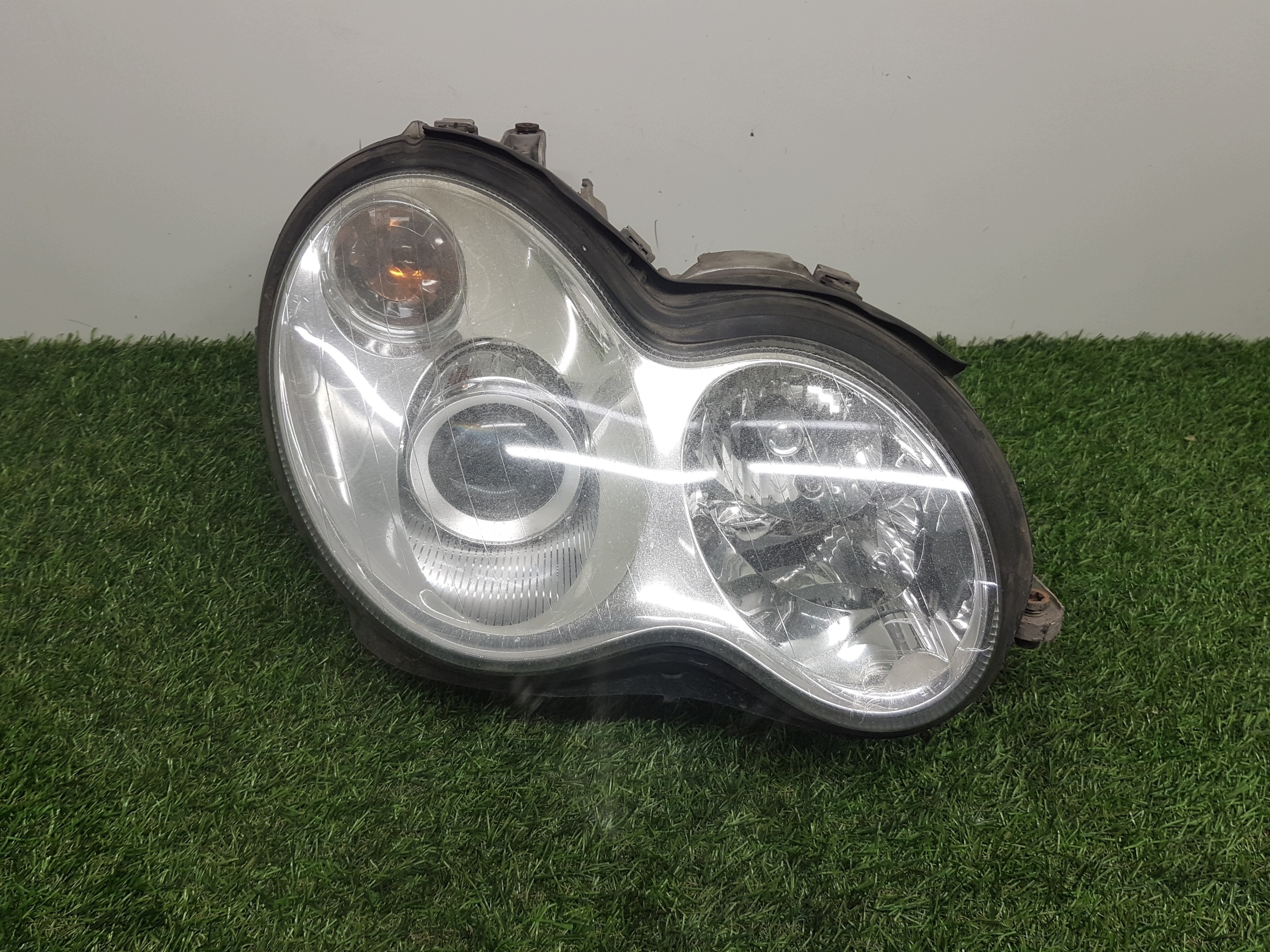 light right front MERCEDES-BENZ C-class W203 XENON A2038201859