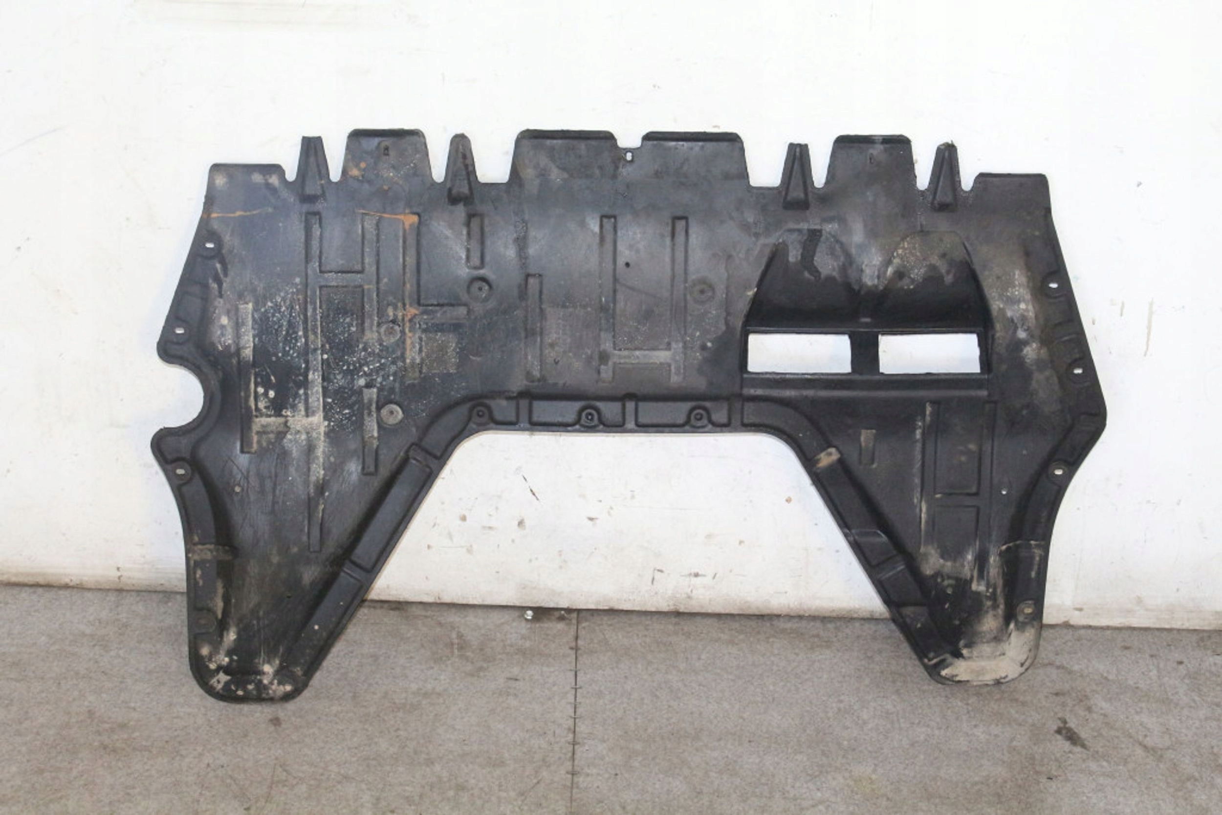 2008 Volkswagen PASSAT B6 cover below engine 3C0825237