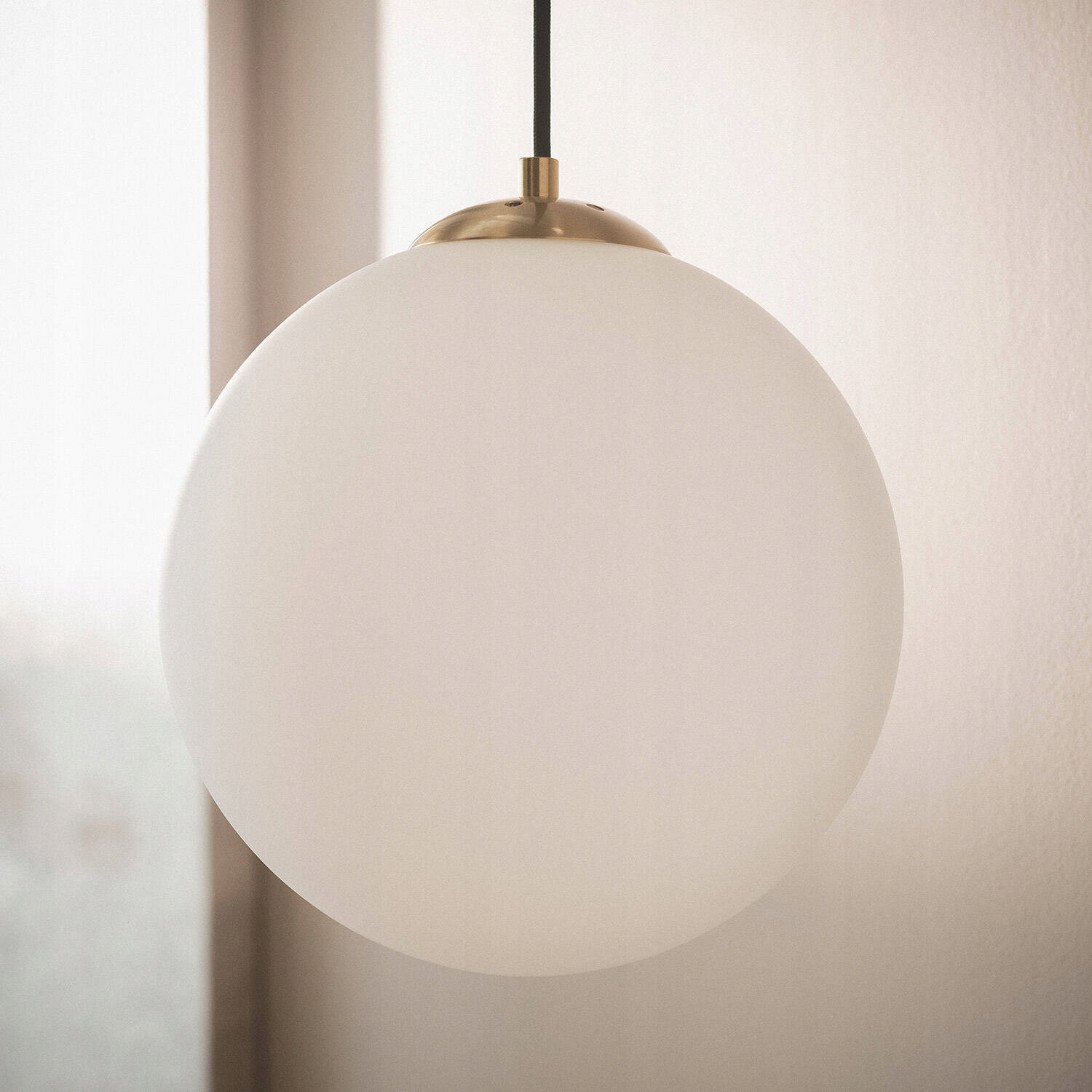 Závěsná lampa z kovu a skla Moonlight Brass