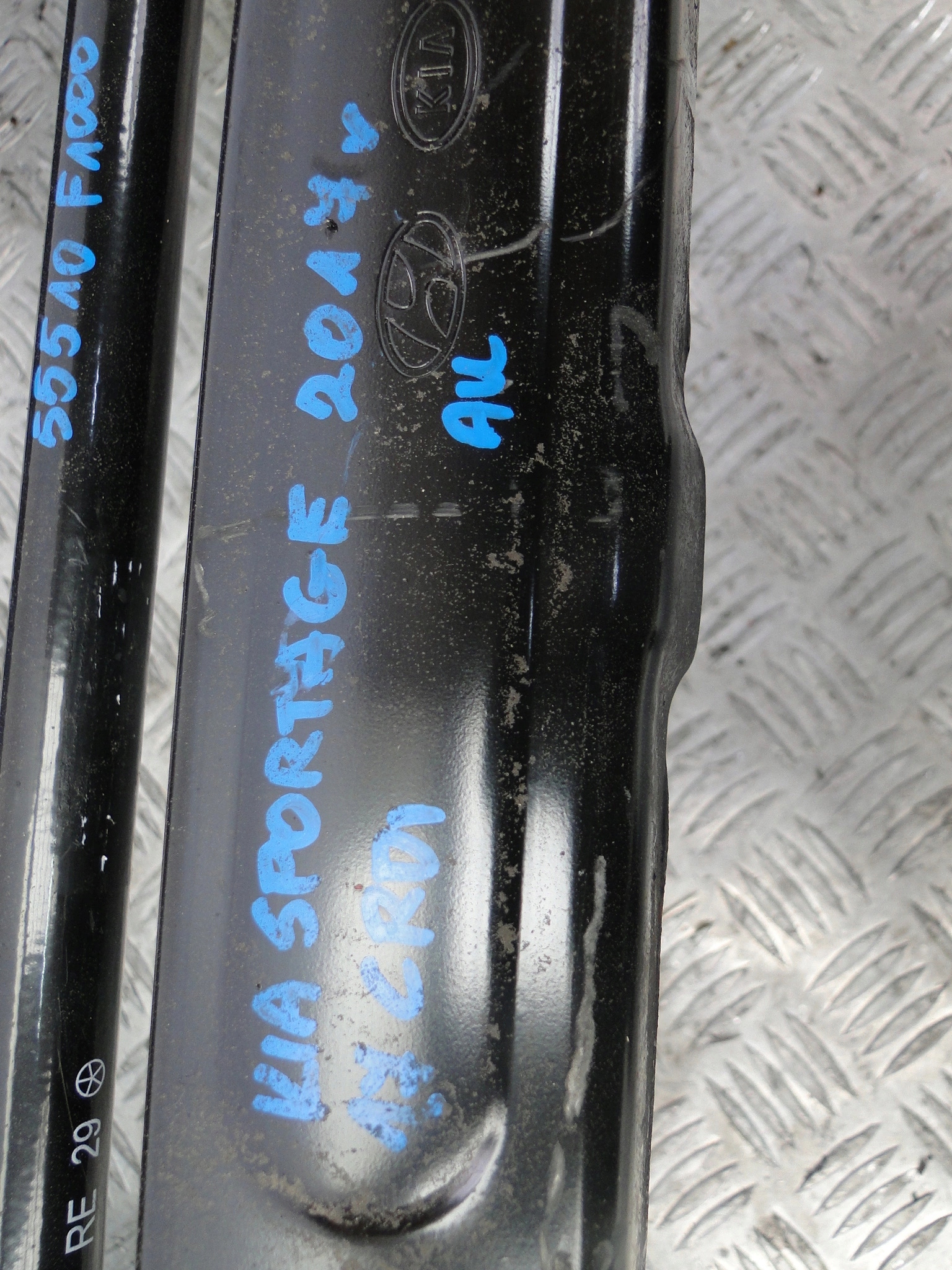 ZAWIESZENIE SANKI BELKA TYLNA TYŁ SPORTAGE IV 2WD Jakość części (zgodnie z GVO) O - oryginał z logo producenta pojazdu (OE)