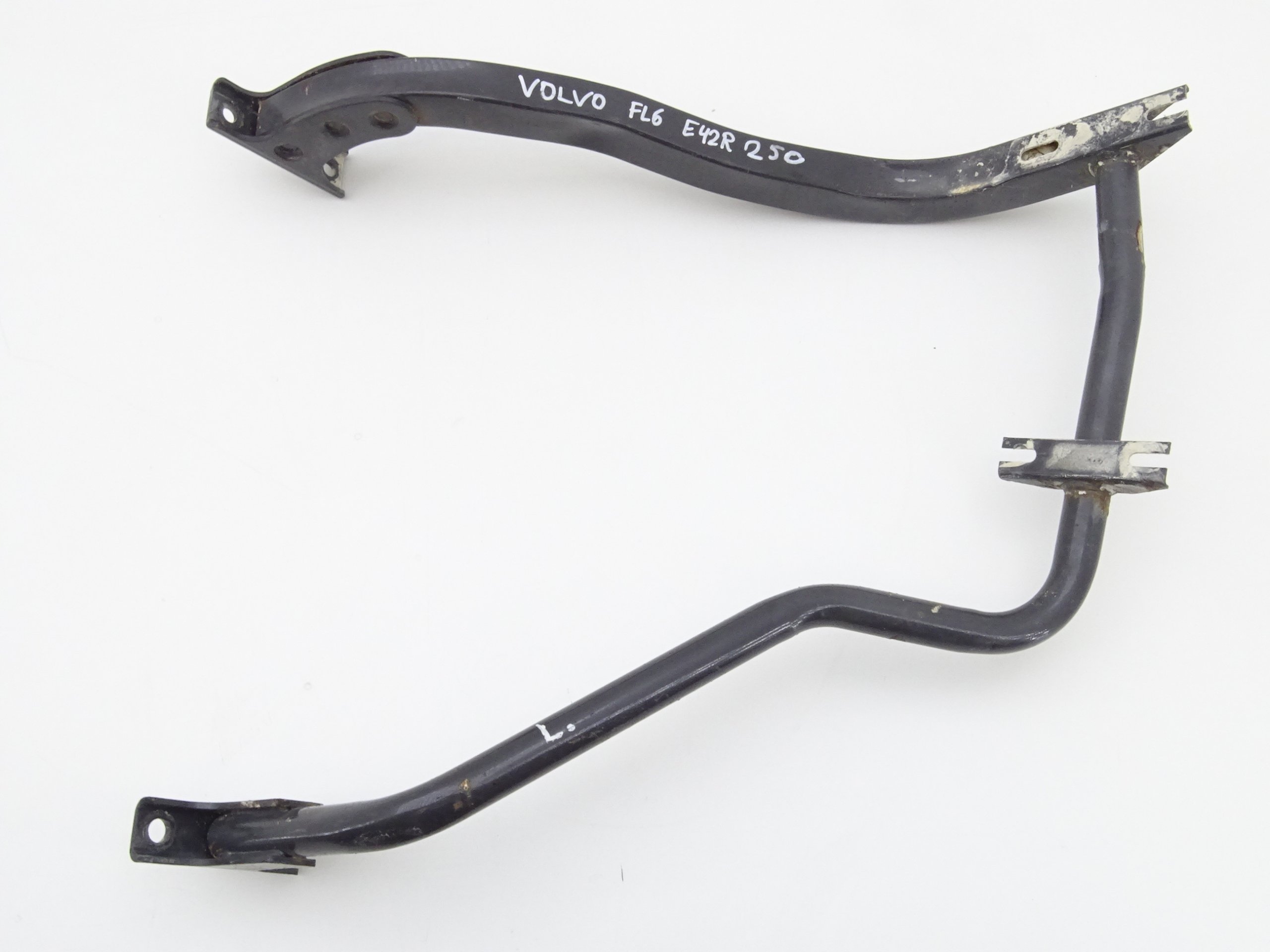 VOLVO FL6 00-06 ТРУБА КРЕПЛЕНИЕ СТУПЕНИ ЛЕВЫЙ 22,5