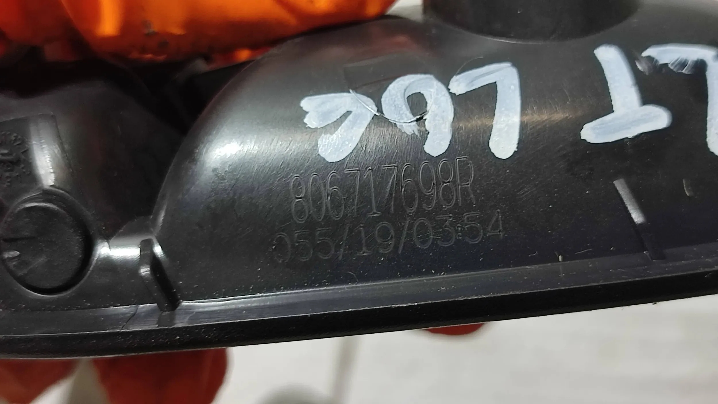 Dacia Logan II 2019r záď strana levá klika vnitřní