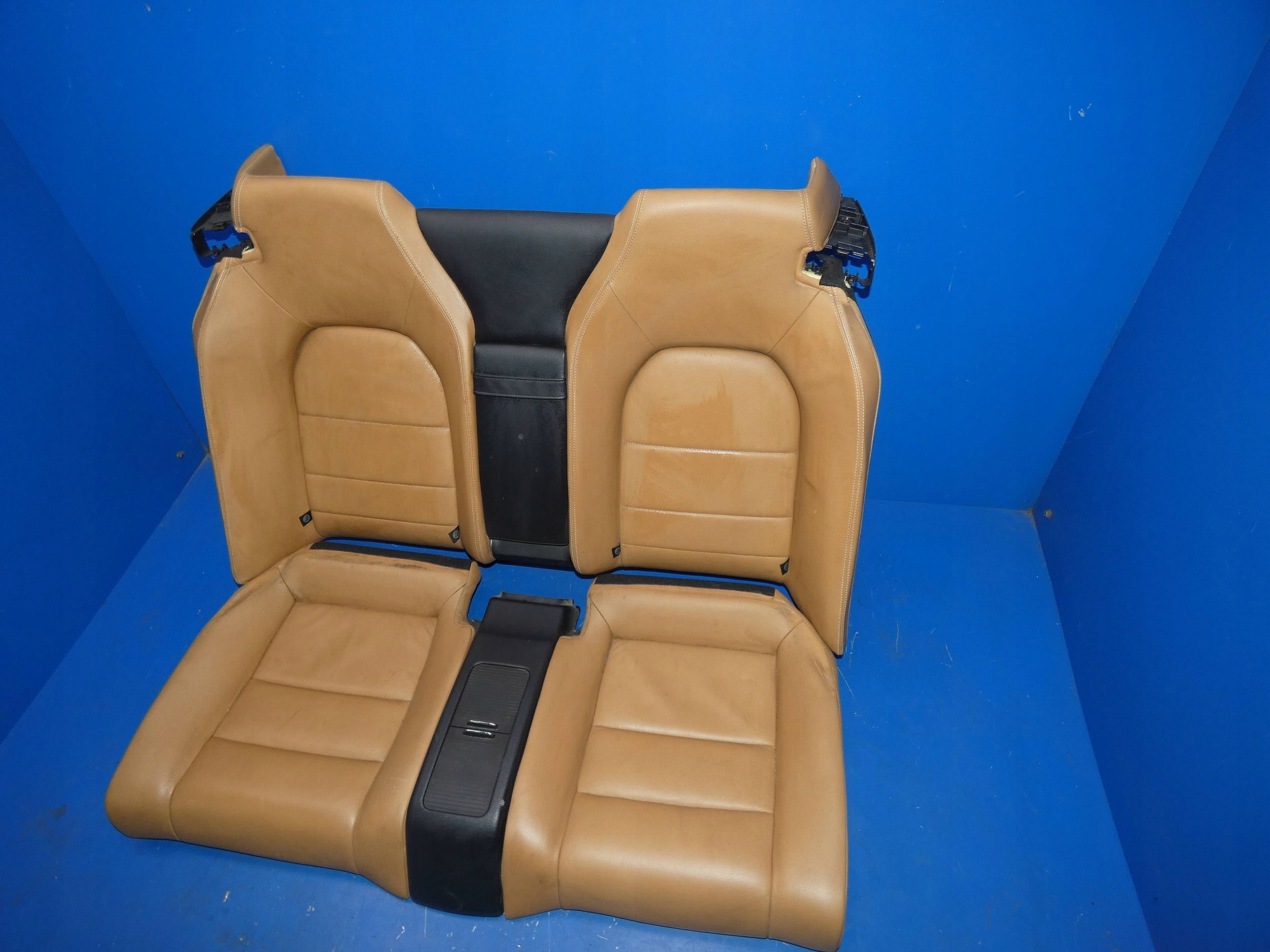 MERCEDES E KLASA W207 CABRIO Sitz heck hinten
