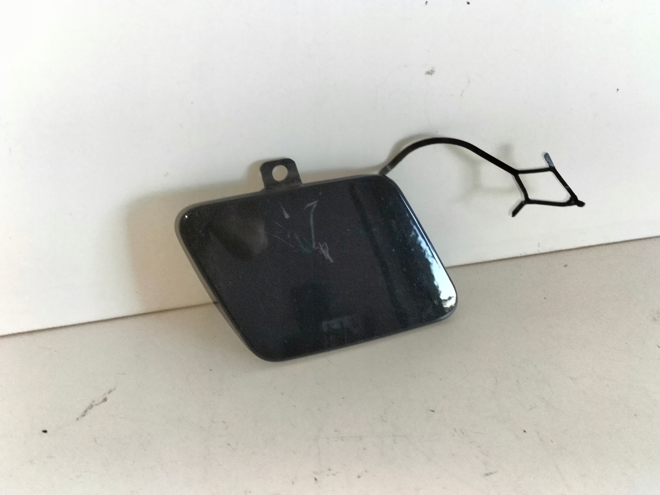 ABSCHLEPPÖSE DER STOSSSTANGE VORNE VW PASSAT B8 LIFT 19