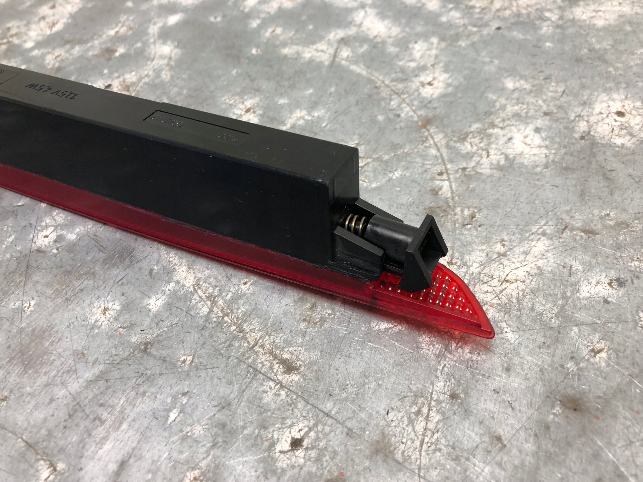 TRZECIE light STOP PORSCHE MACAN 95B 95B945097A